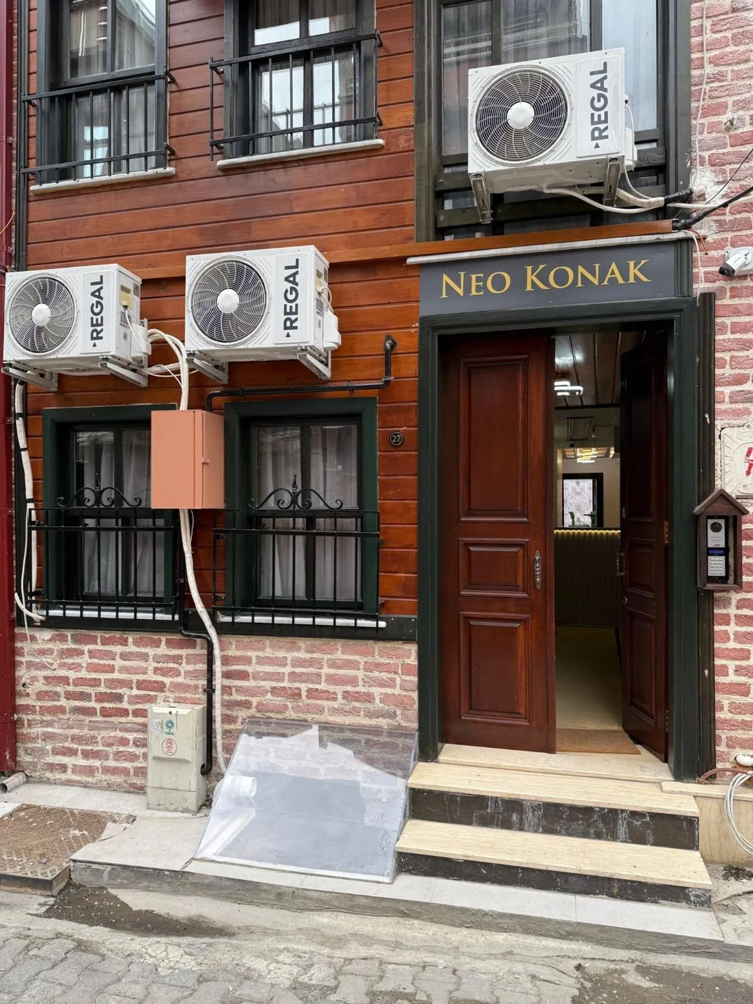 Property building in Neo Konak