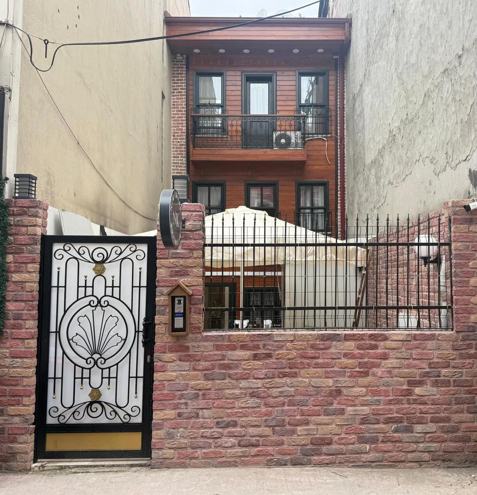 Property building in Neo Konak