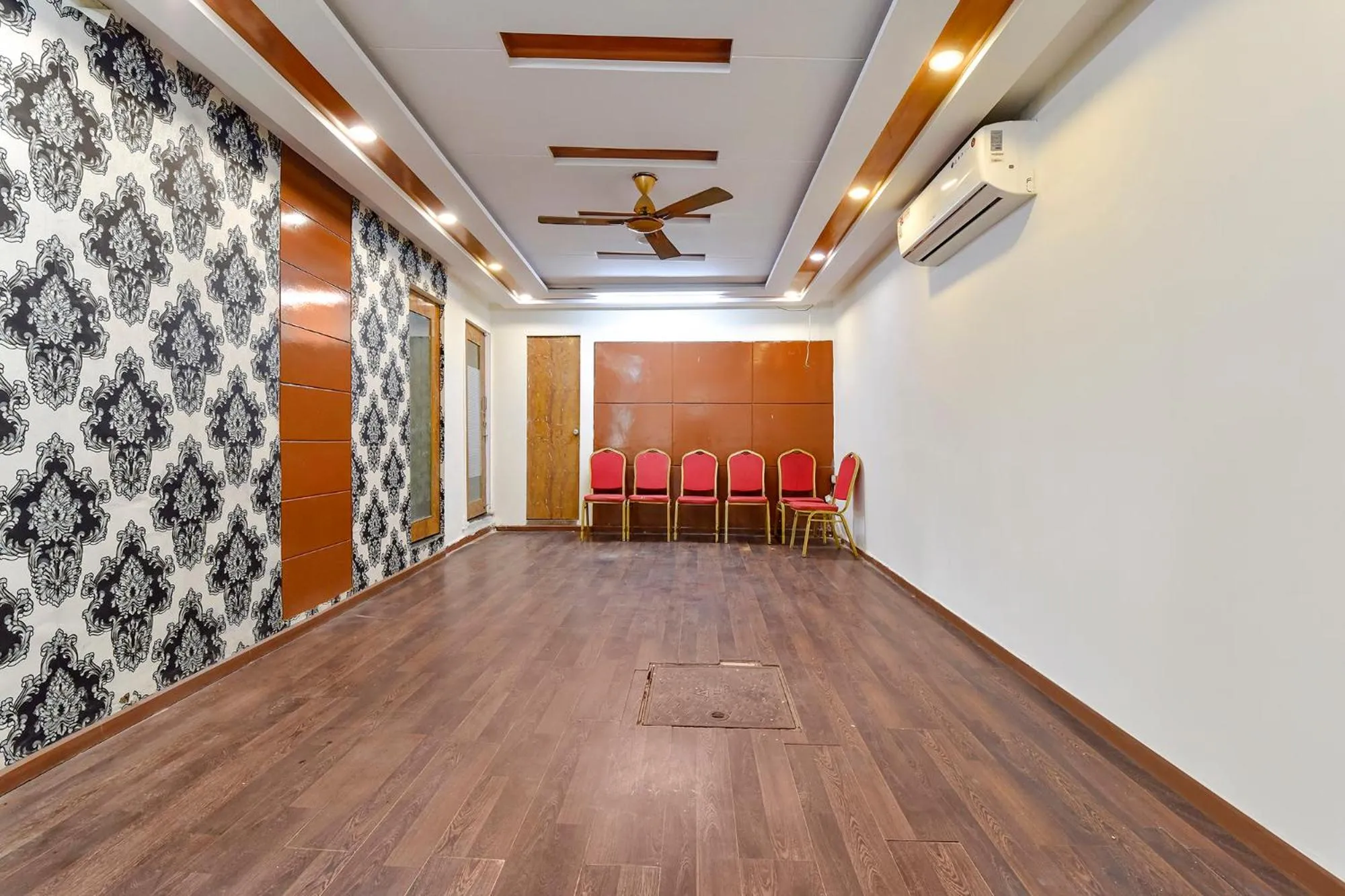 Meeting/conference room in FabHotel Crystal Inn II - Paldi Char Rasta