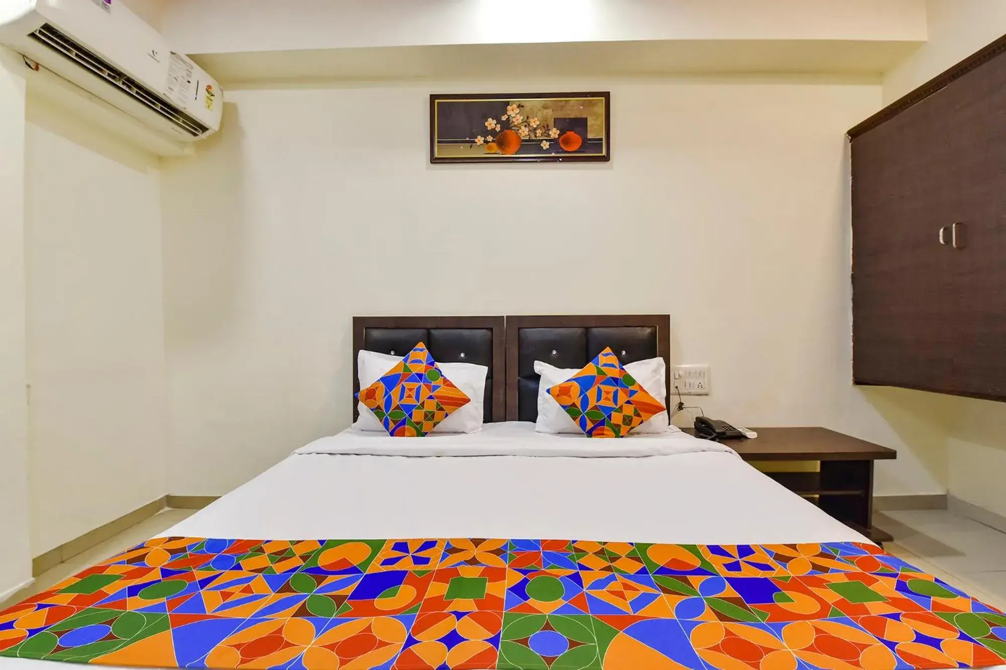 Bed in FabHotel Crystal Inn II - Paldi Char Rasta Bed in FabHotel Crystal Inn II - Paldi Char Rasta