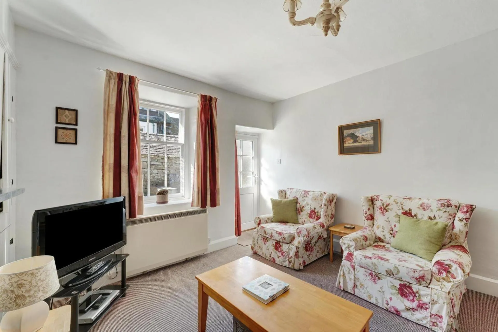 Property building in Heron View Cottage