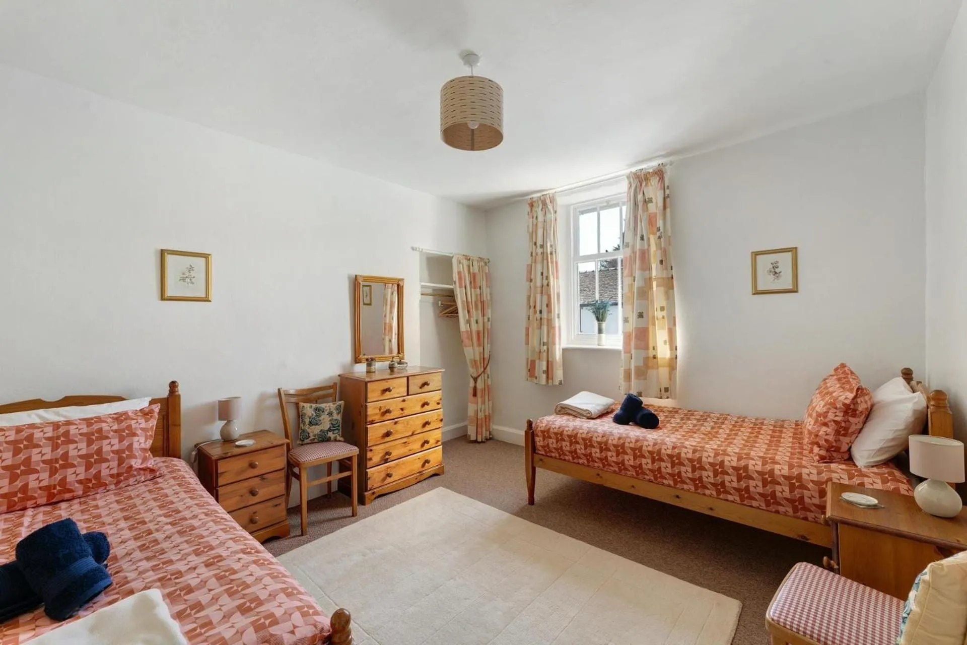 Property building in Heron View Cottage