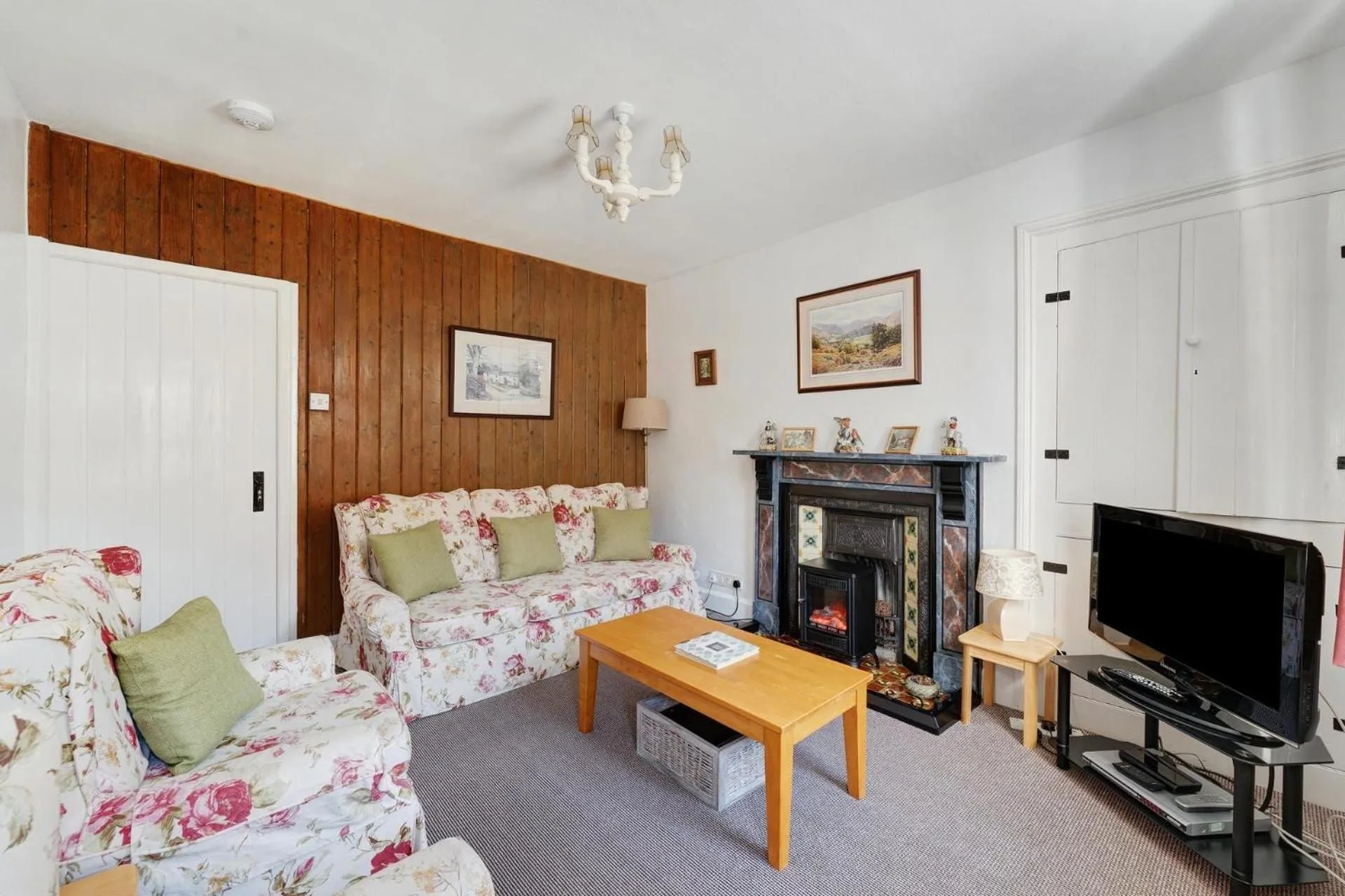 Property building in Heron View Cottage