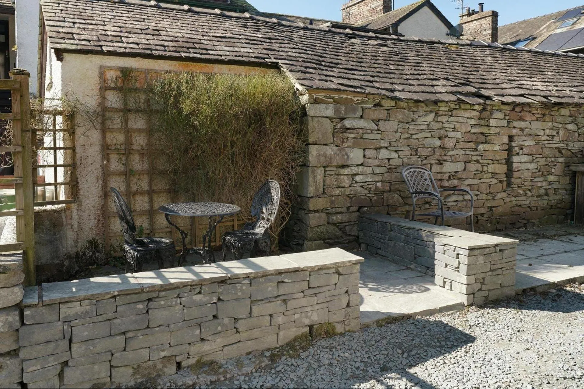 Property building in Heron View Cottage