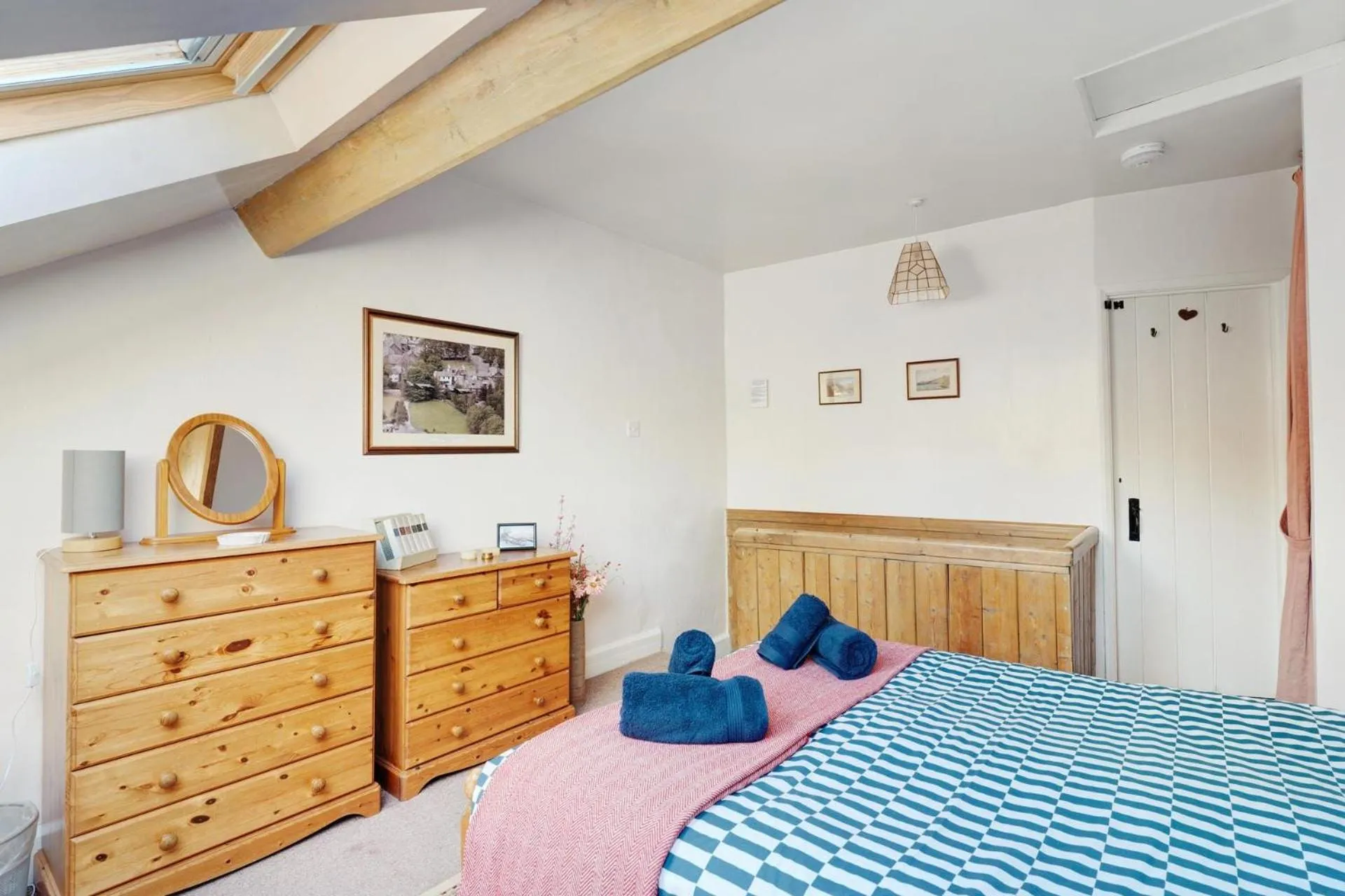 Property building in Heron View Cottage