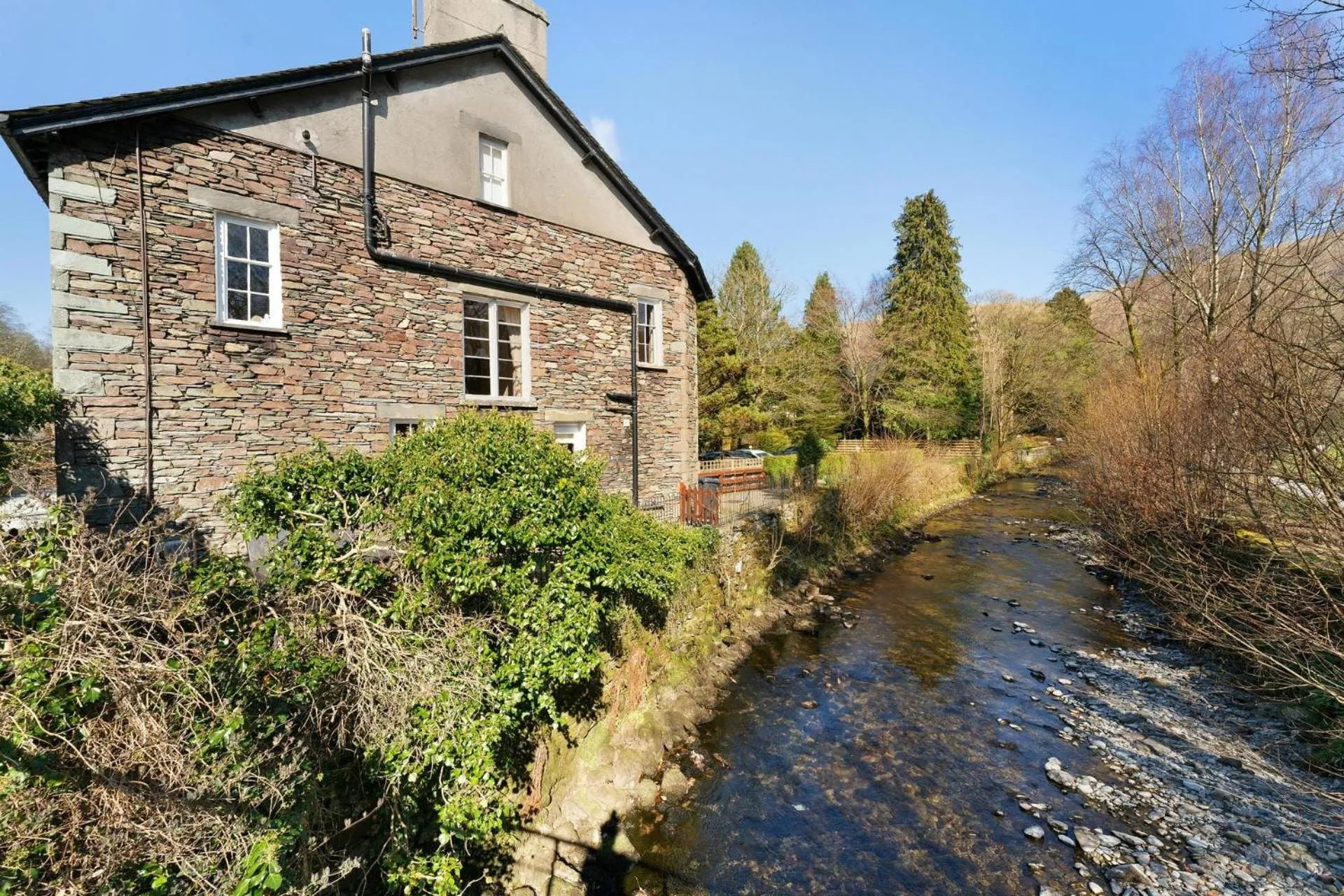 Property building in Heron View Cottage