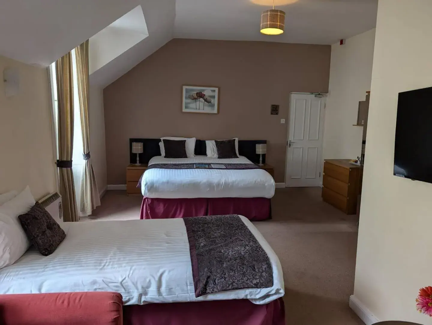Family Room with Private Bathroom in Gordon Arms Hotel Family Room with Private Bathroom in Gordon Arms Hotel