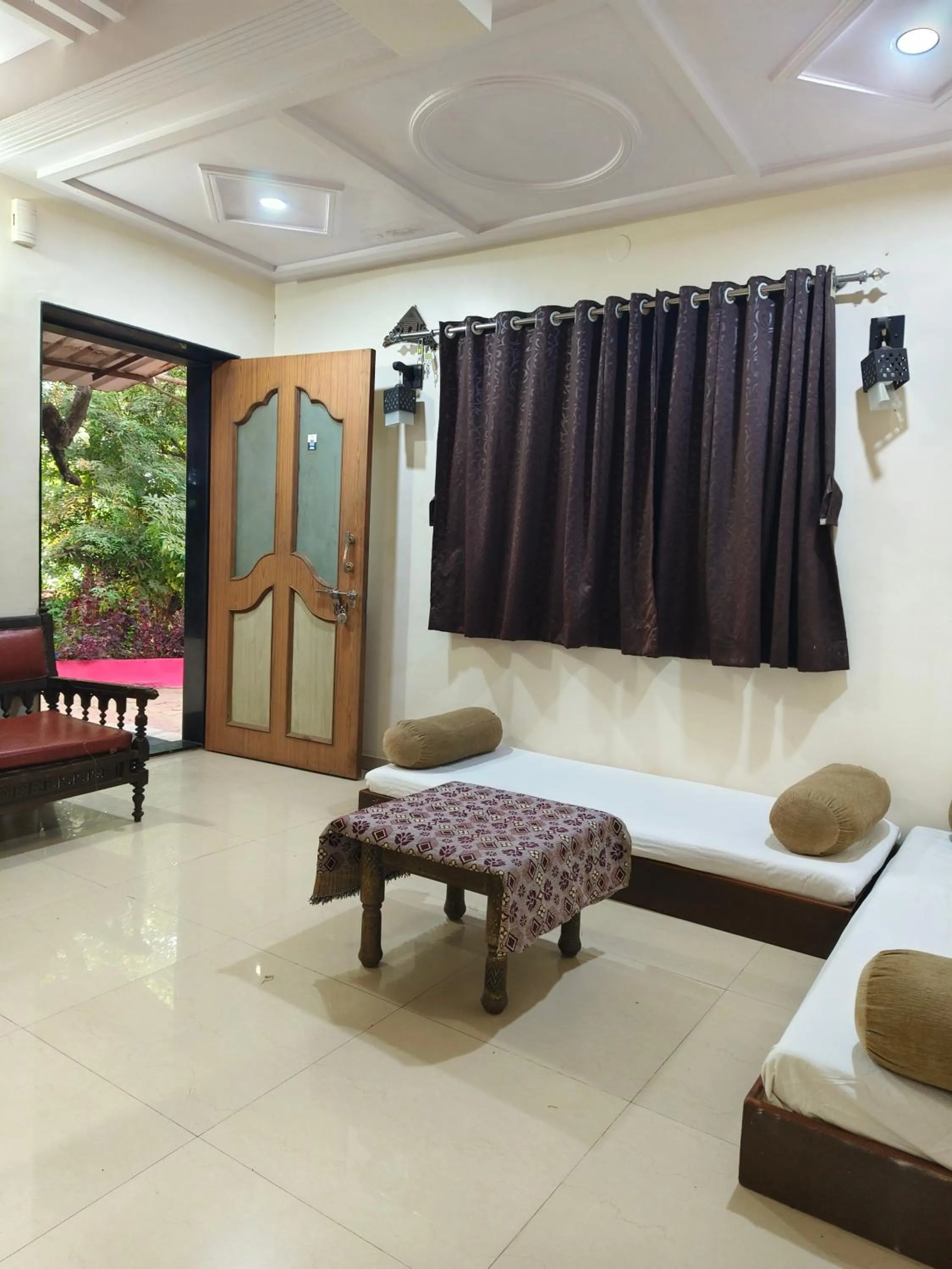 Living room, Bed in Girichintan Bunglow