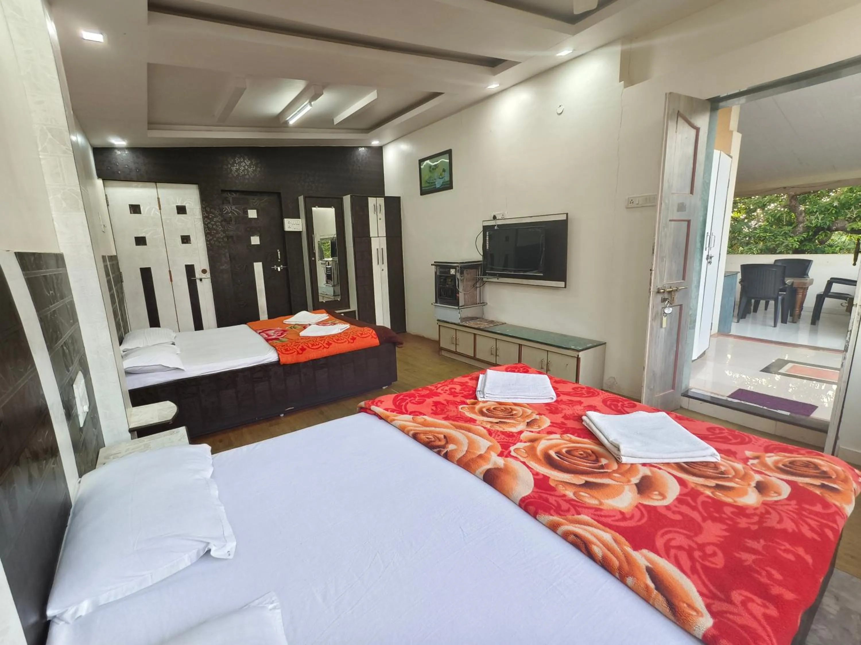 Bed in Girichintan Bunglow
