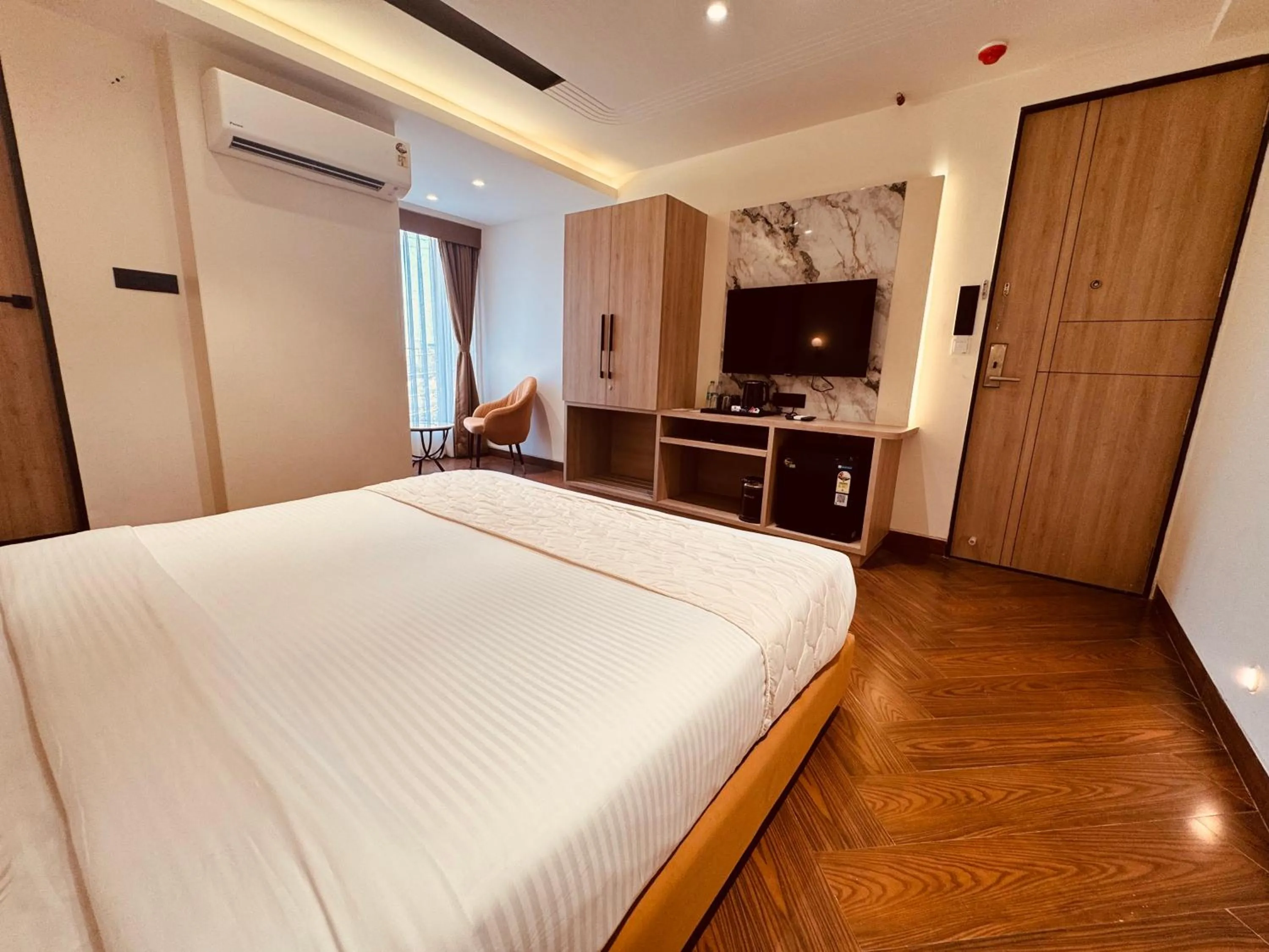 Hotel Mumbai House Vijay Nagar Nr Brilliant Convention Center