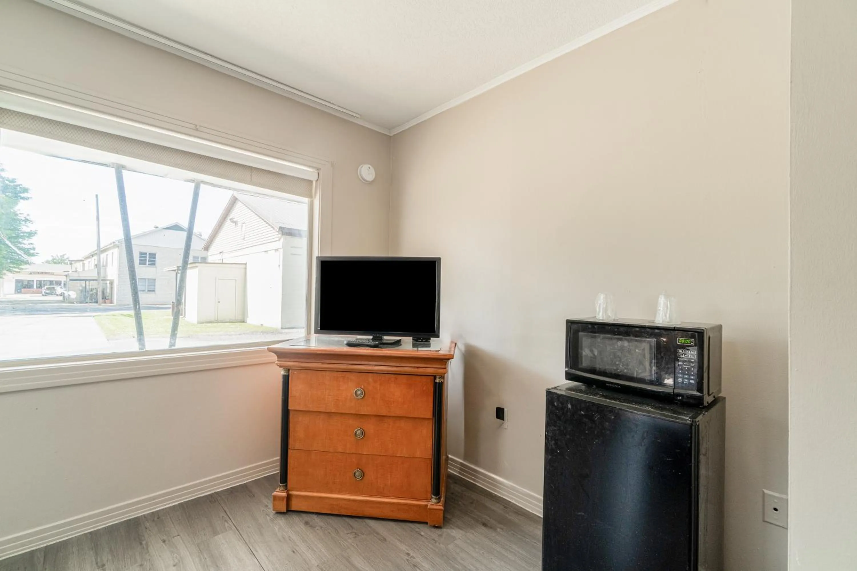 TV and multimedia in Cypress Inn Motel By OYO West Monroe I-20