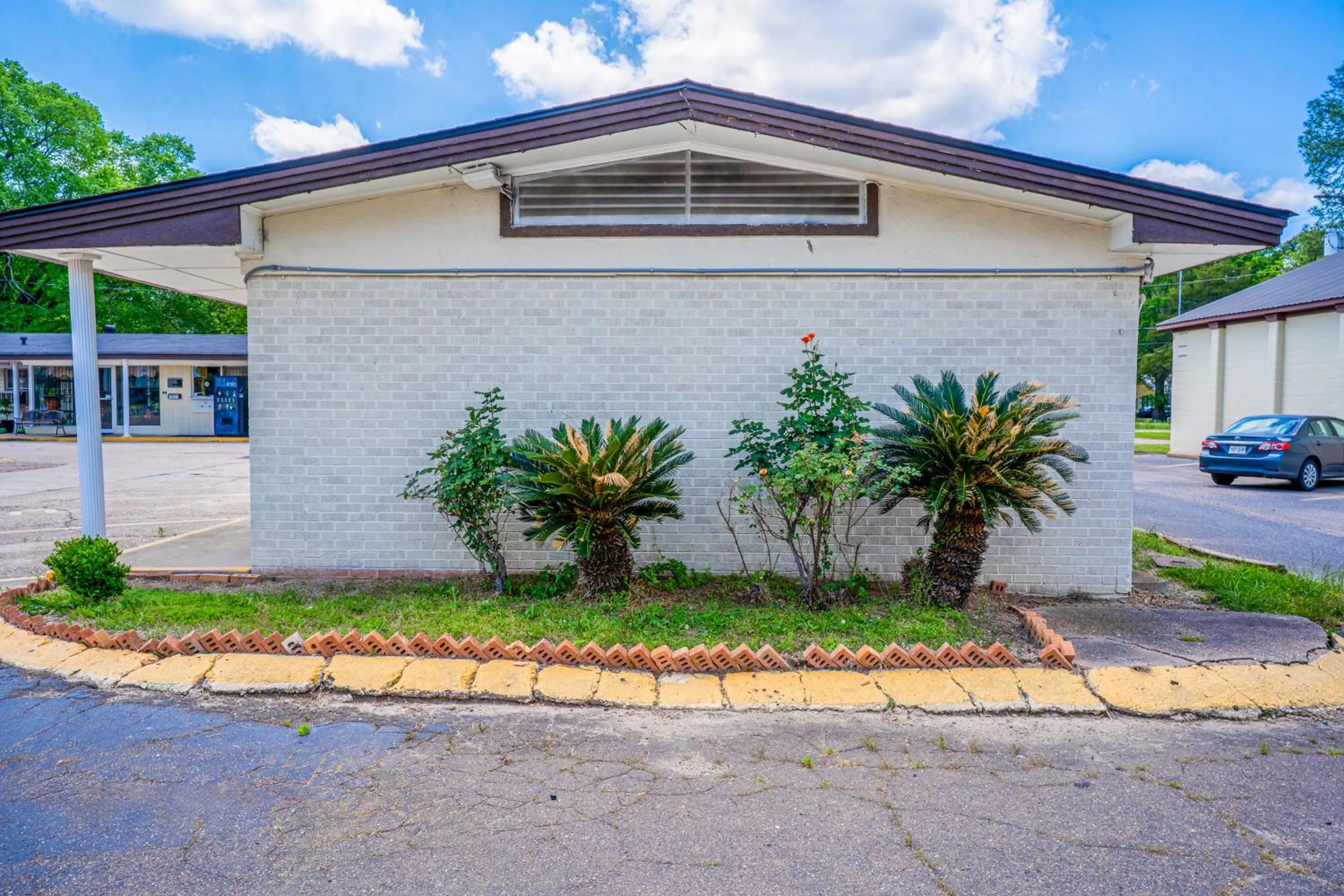 Property building in Cypress Inn Motel By OYO West Monroe I-20