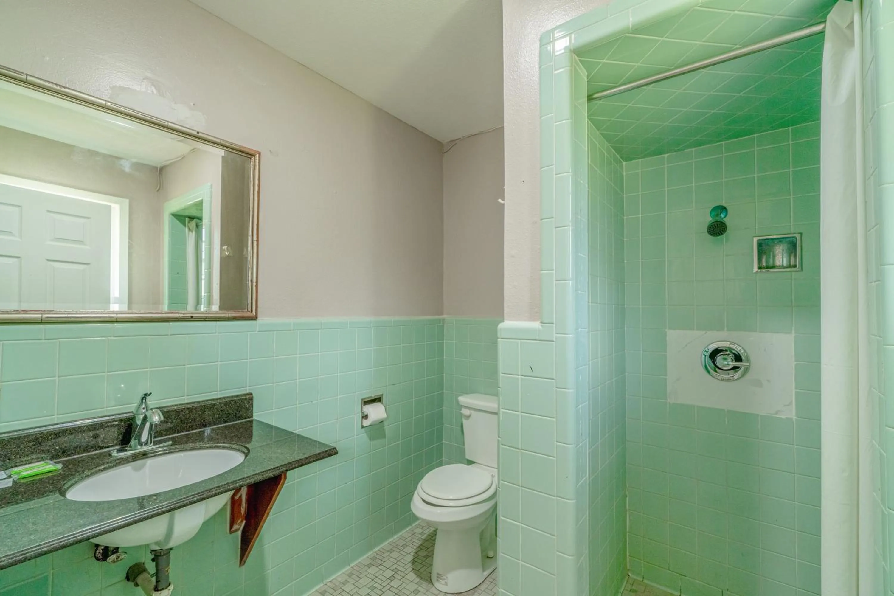 Bathroom in Cypress Inn Motel By OYO West Monroe I-20