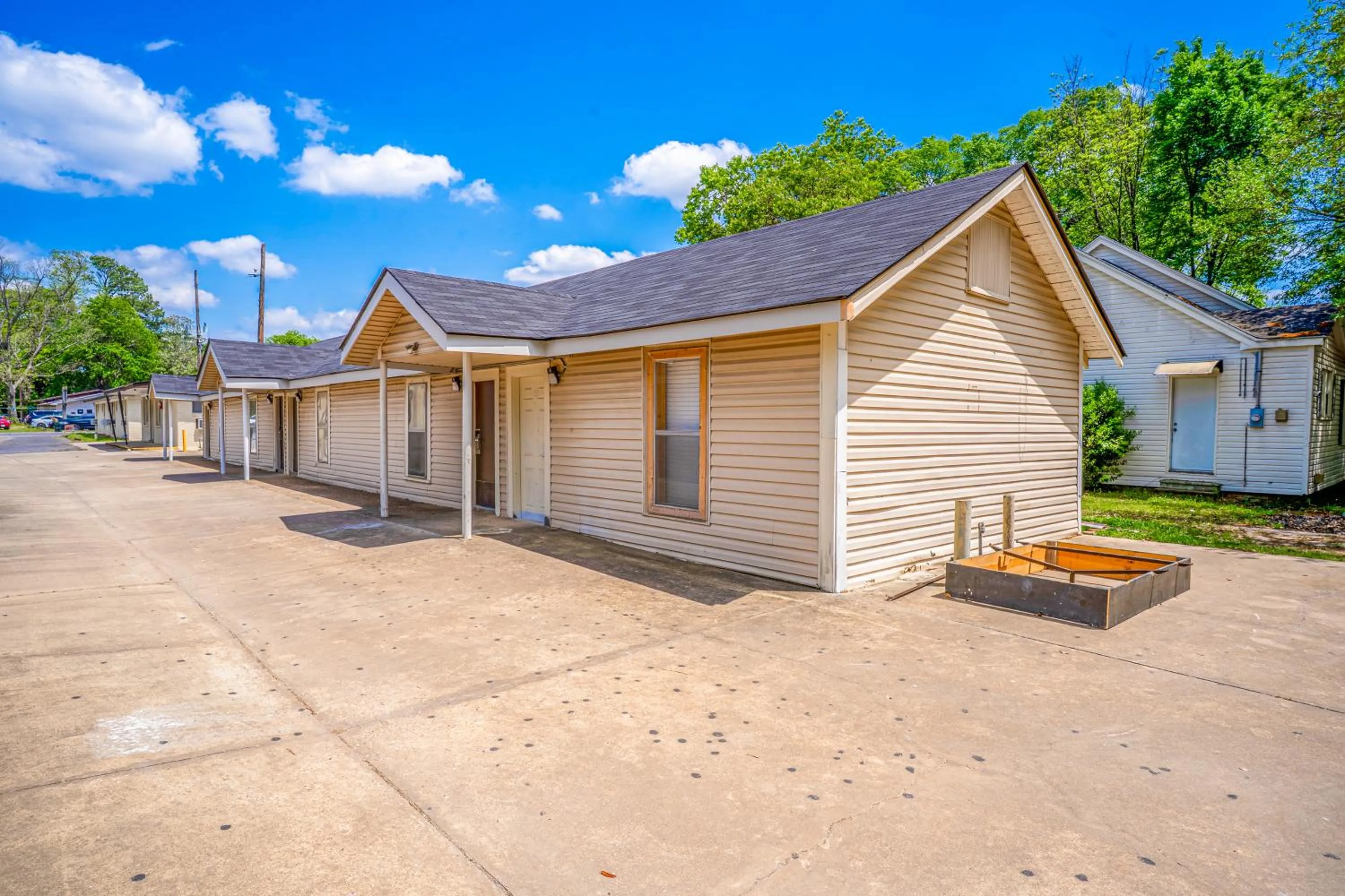 Property building in Cypress Inn Motel By OYO West Monroe I-20