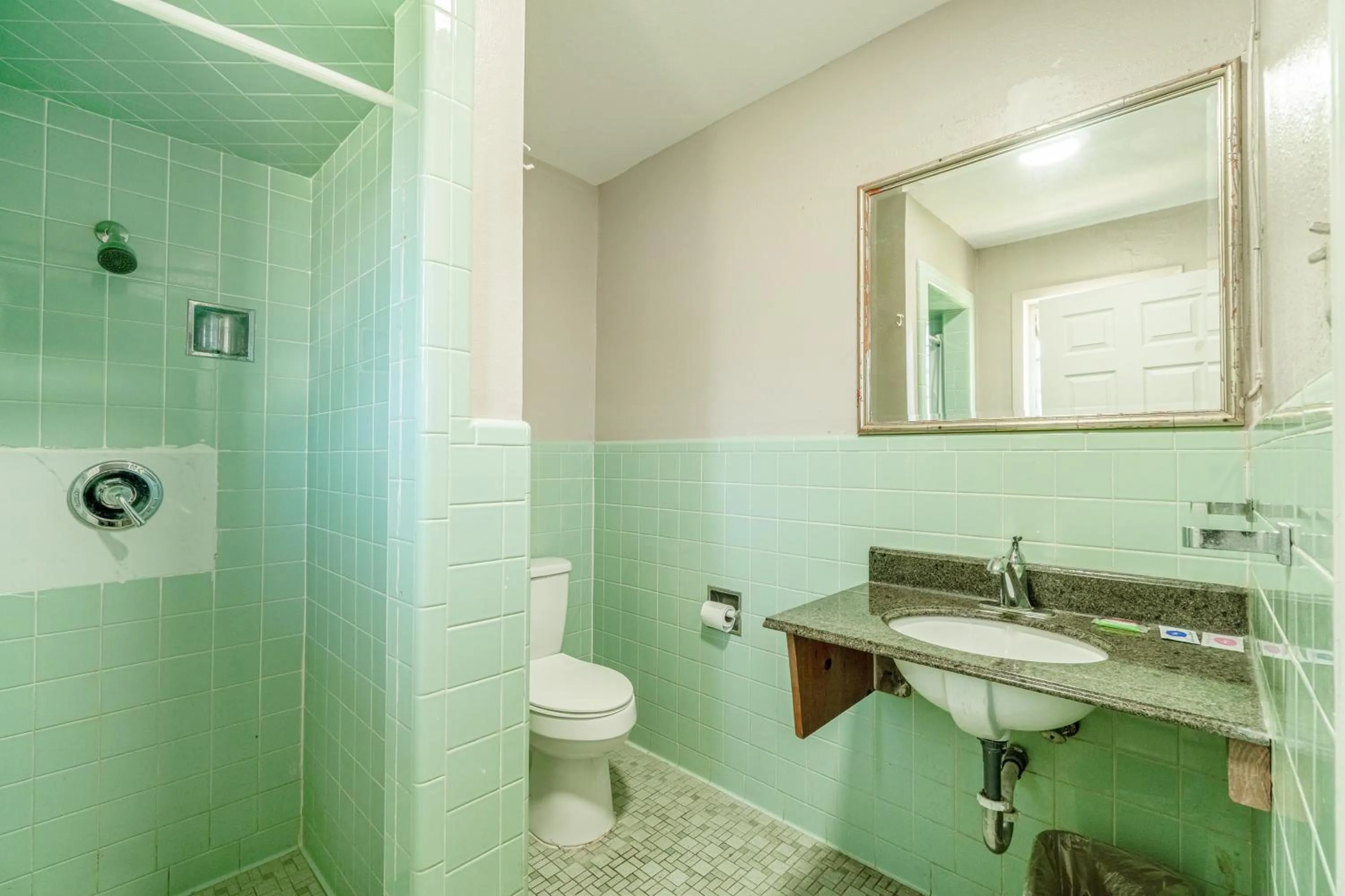 Bathroom in Cypress Inn Motel By OYO West Monroe I-20