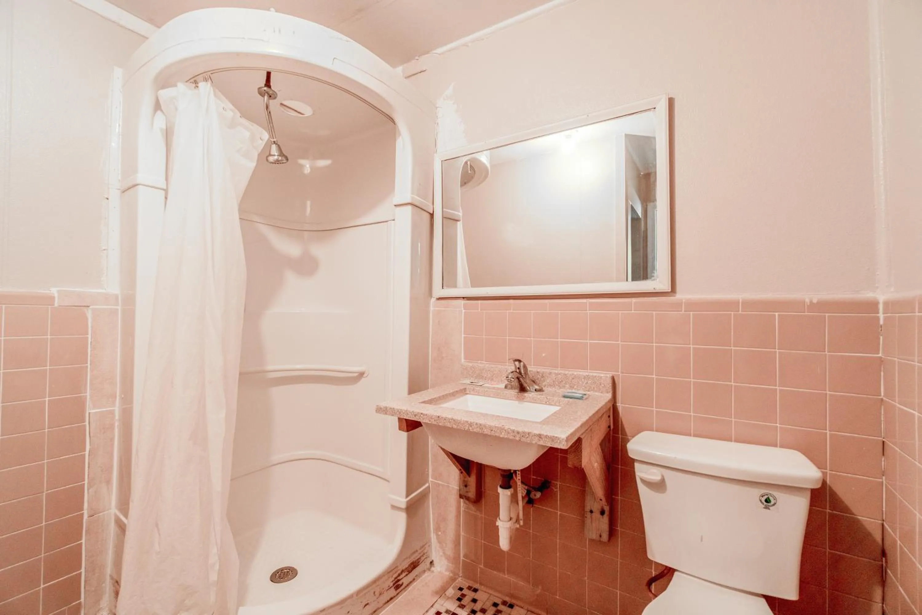 Bathroom in Cypress Inn Motel By OYO West Monroe I-20