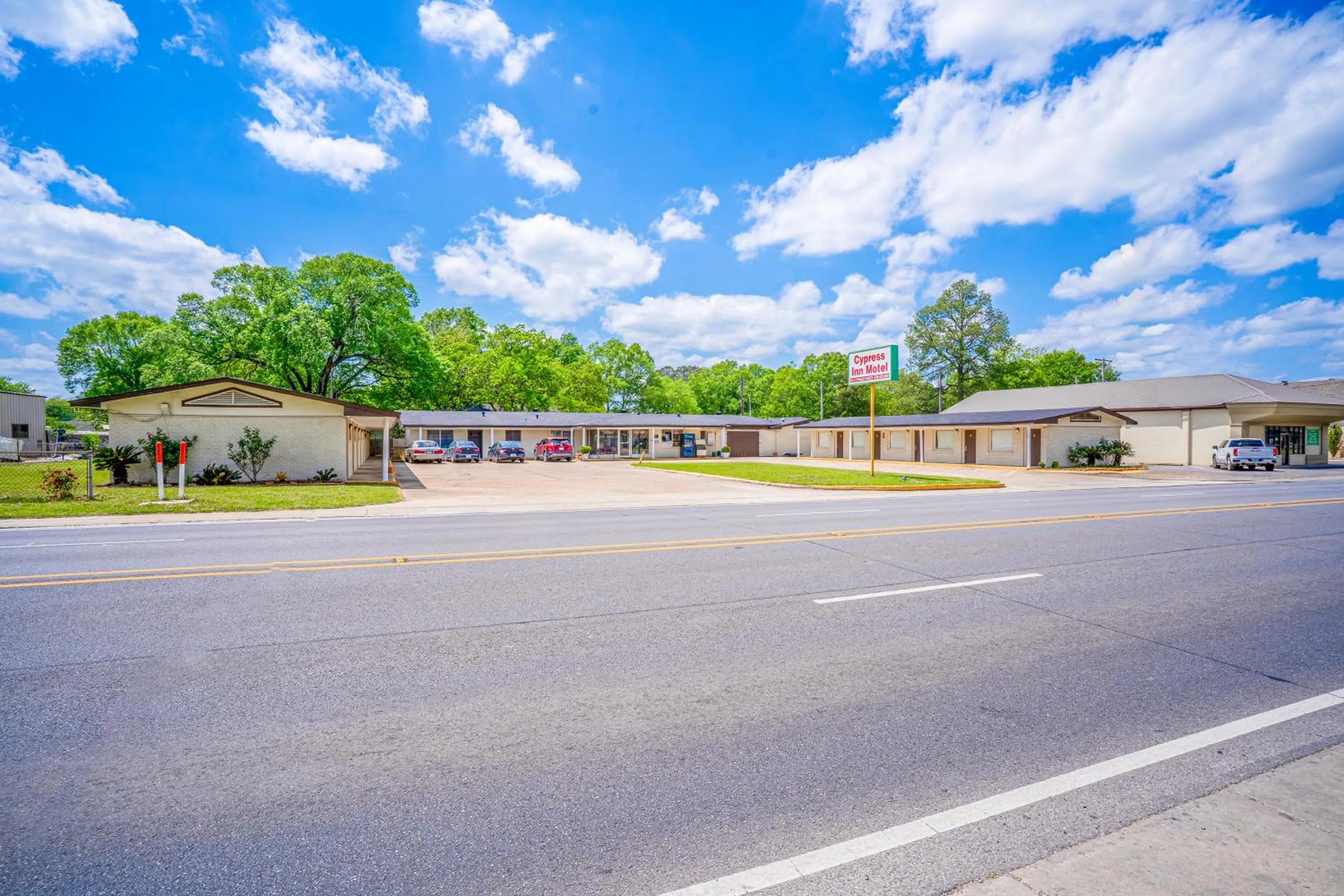 Property building in Cypress Inn Motel By OYO West Monroe I-20