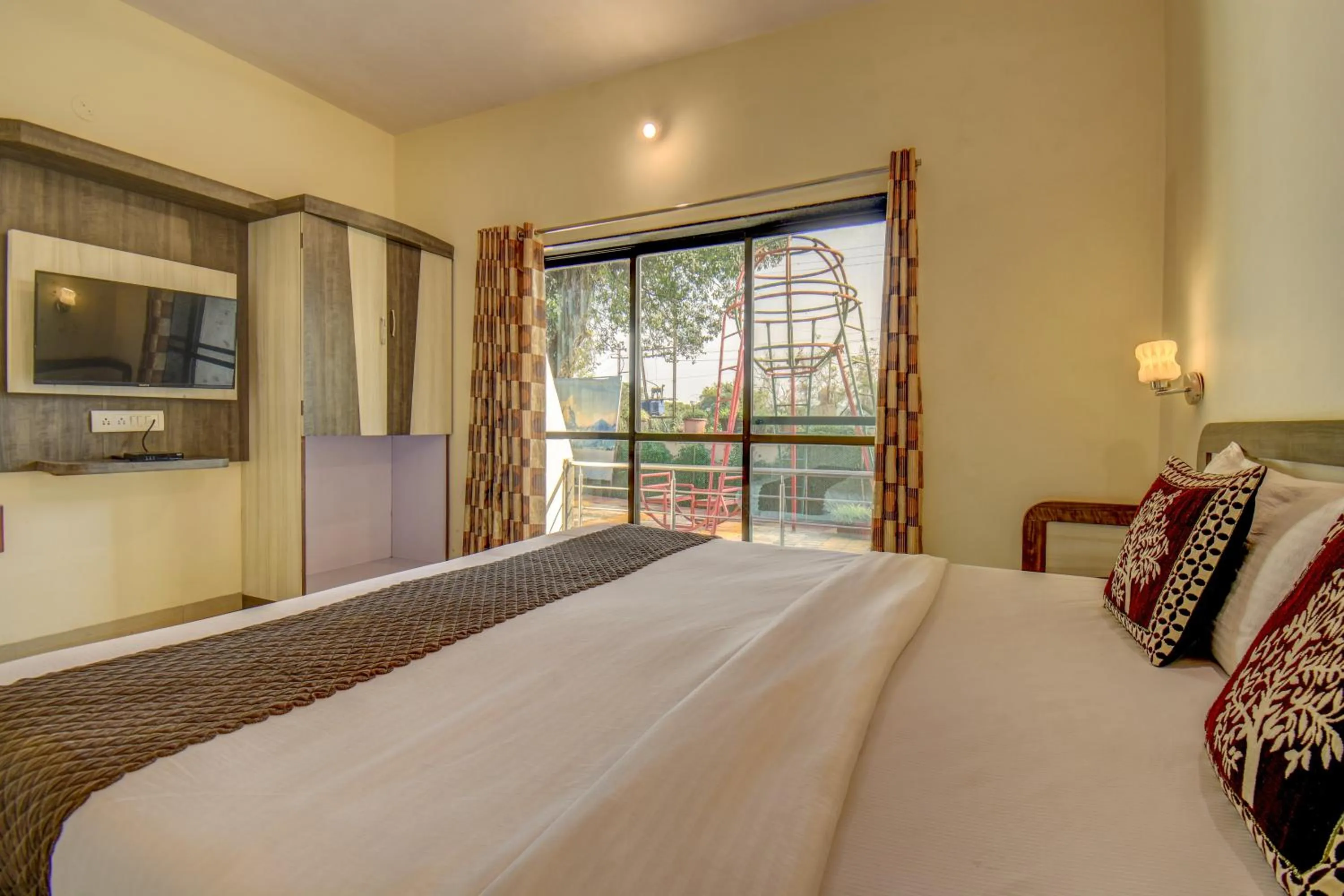 View (from property/room), Bed in JK Hotels & Spa, Mahabaleshwar
