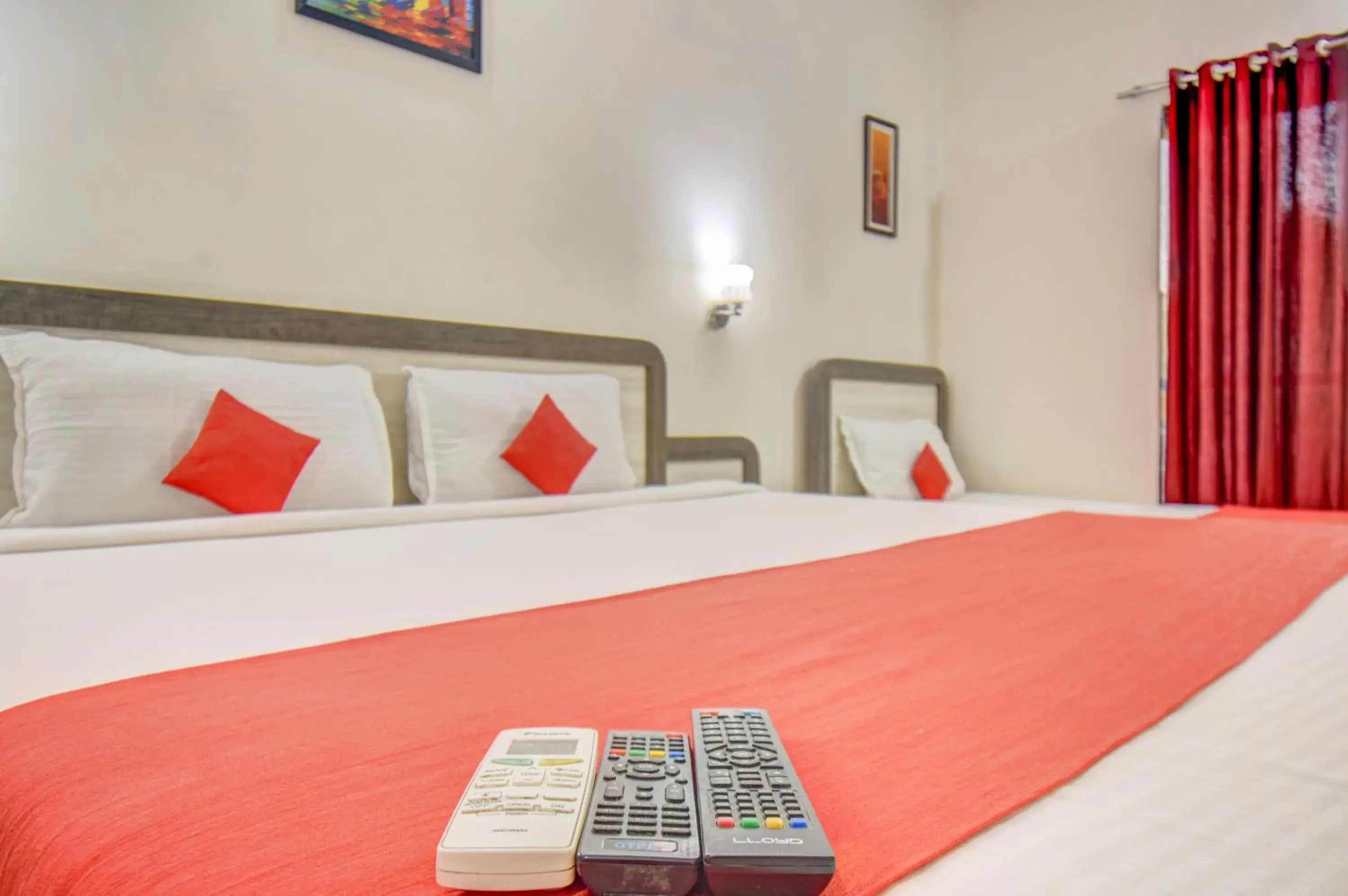 Bed in JK Hotels & Spa, Mahabaleshwar Bed in JK Hotels & Spa, Mahabaleshwar