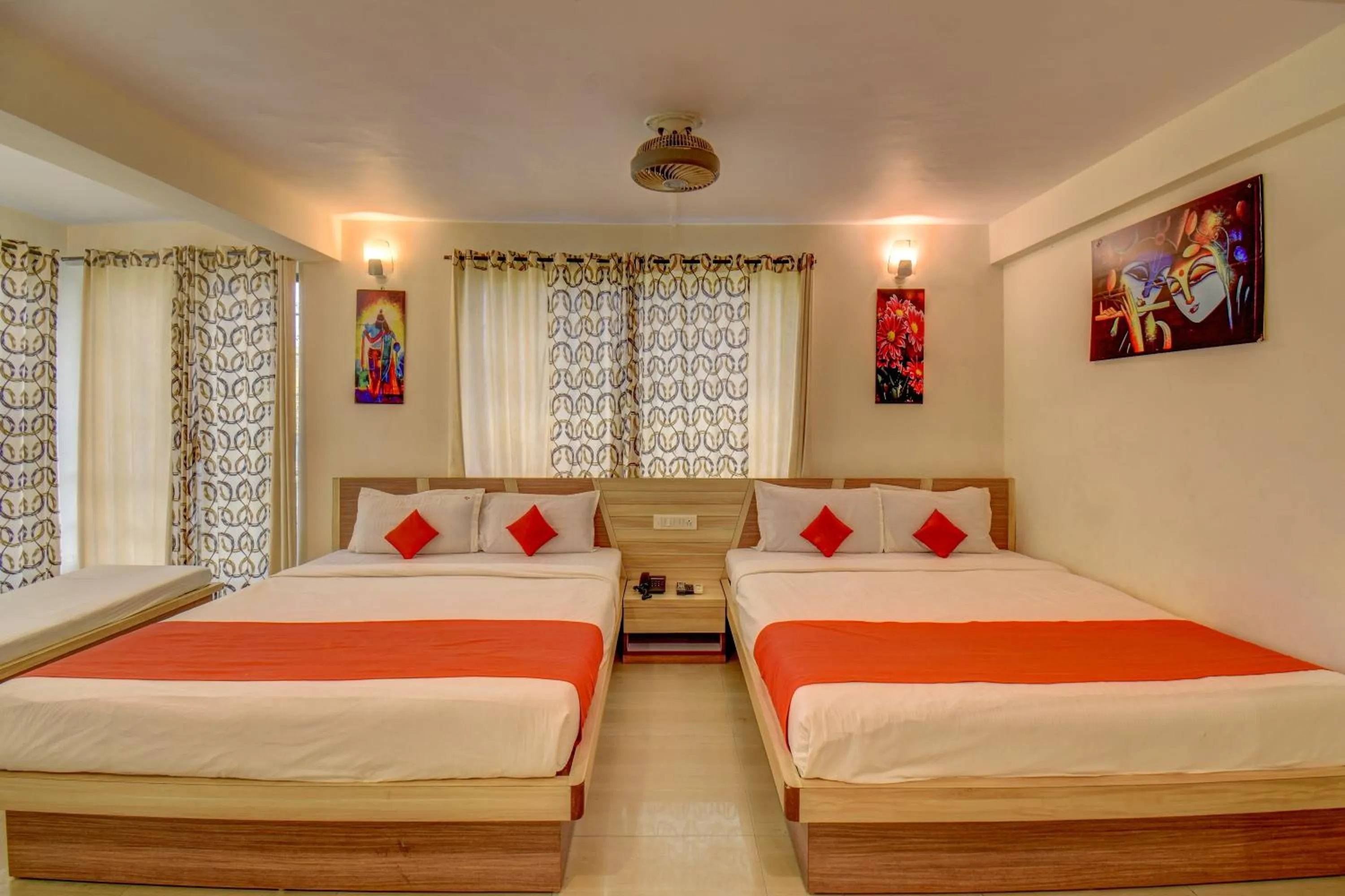 Bed in JK Hotels & Spa, Mahabaleshwar