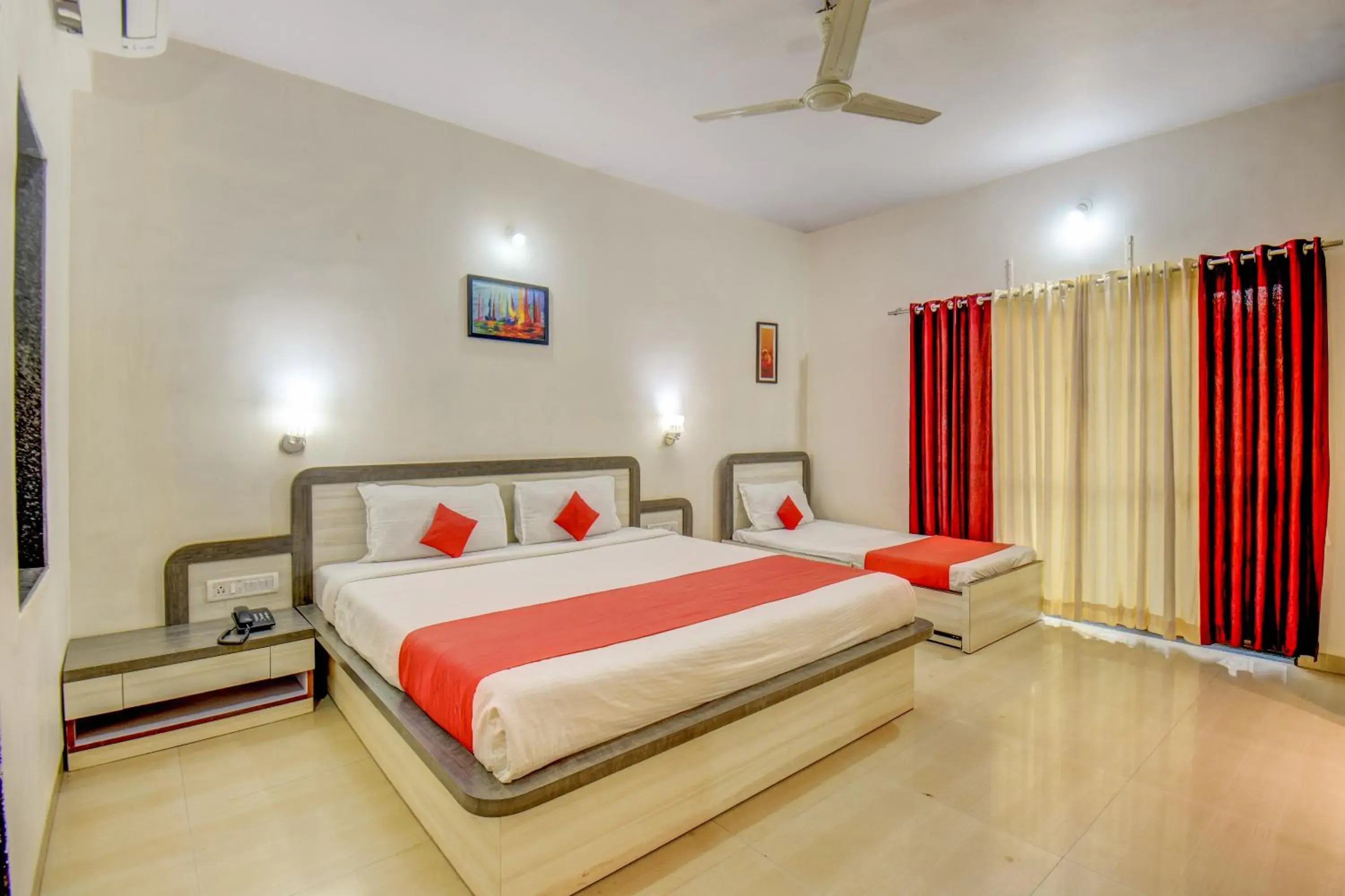Bedroom, Bed in JK Hotels & Spa, Mahabaleshwar Bedroom, Bed in JK Hotels & Spa, Mahabaleshwar