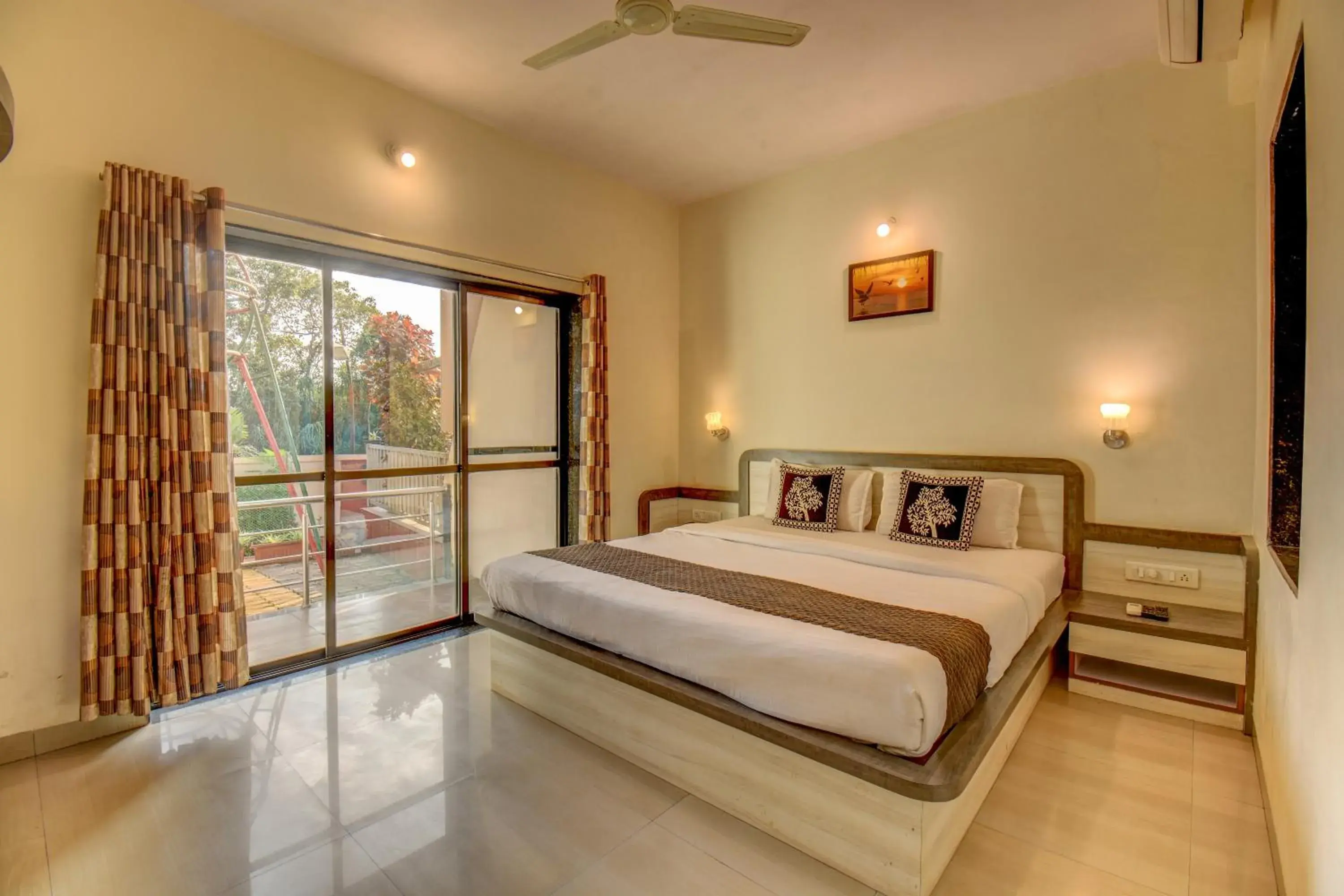 Bedroom, Bed in JK Hotels & Spa, Mahabaleshwar Bedroom, Bed in JK Hotels & Spa, Mahabaleshwar