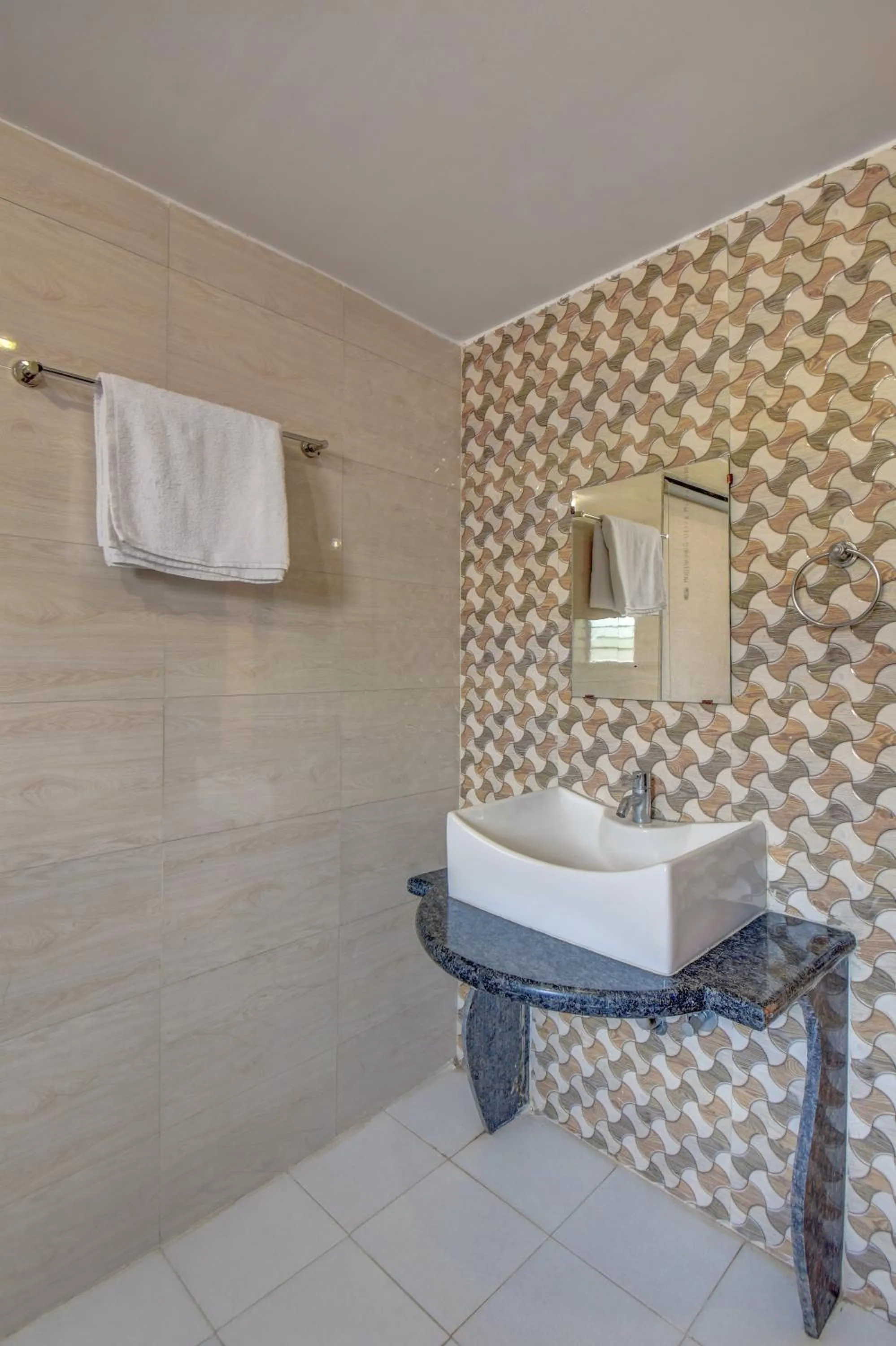 Bathroom in JK Hotels & Spa, Mahabaleshwar