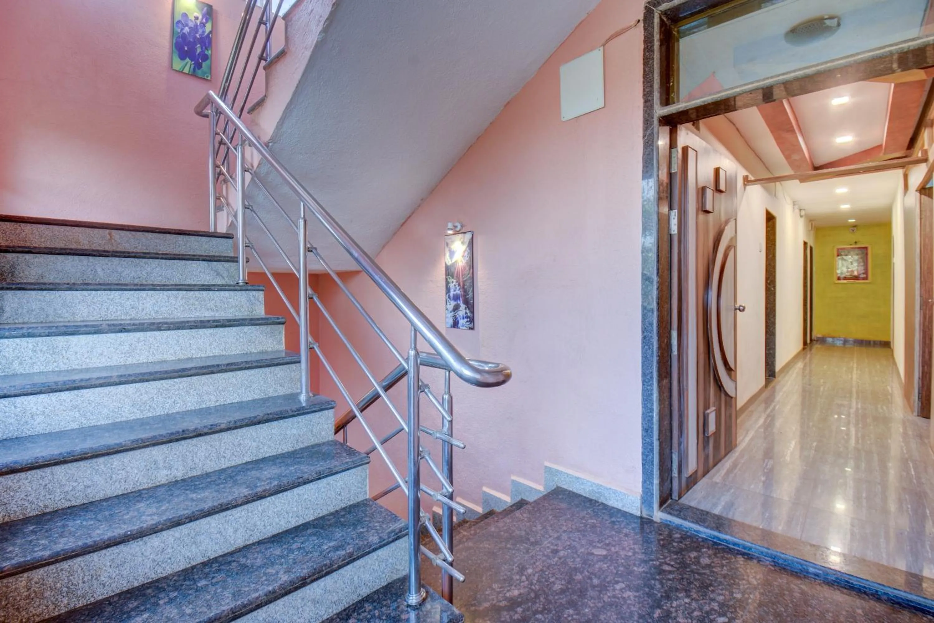 Lobby or reception in JK Hotels & Spa, Mahabaleshwar