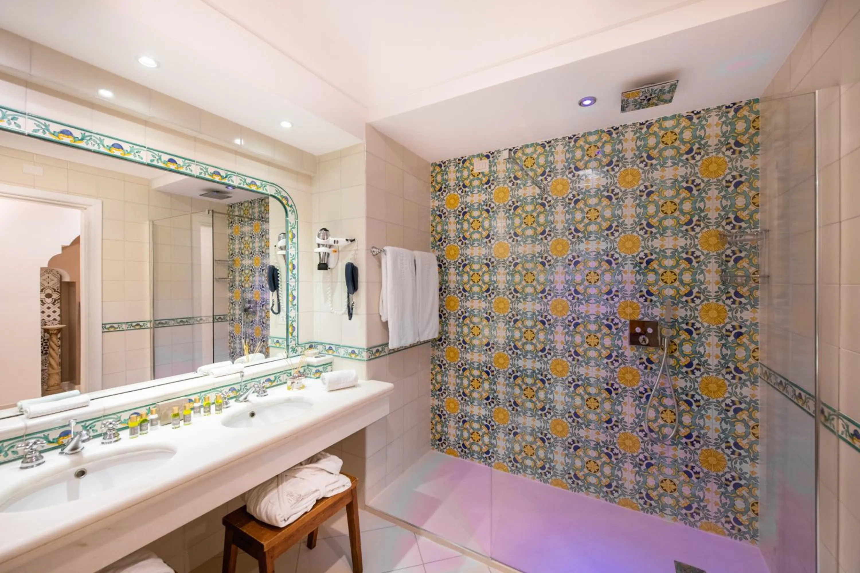 Shower in Hotel Eden Roc