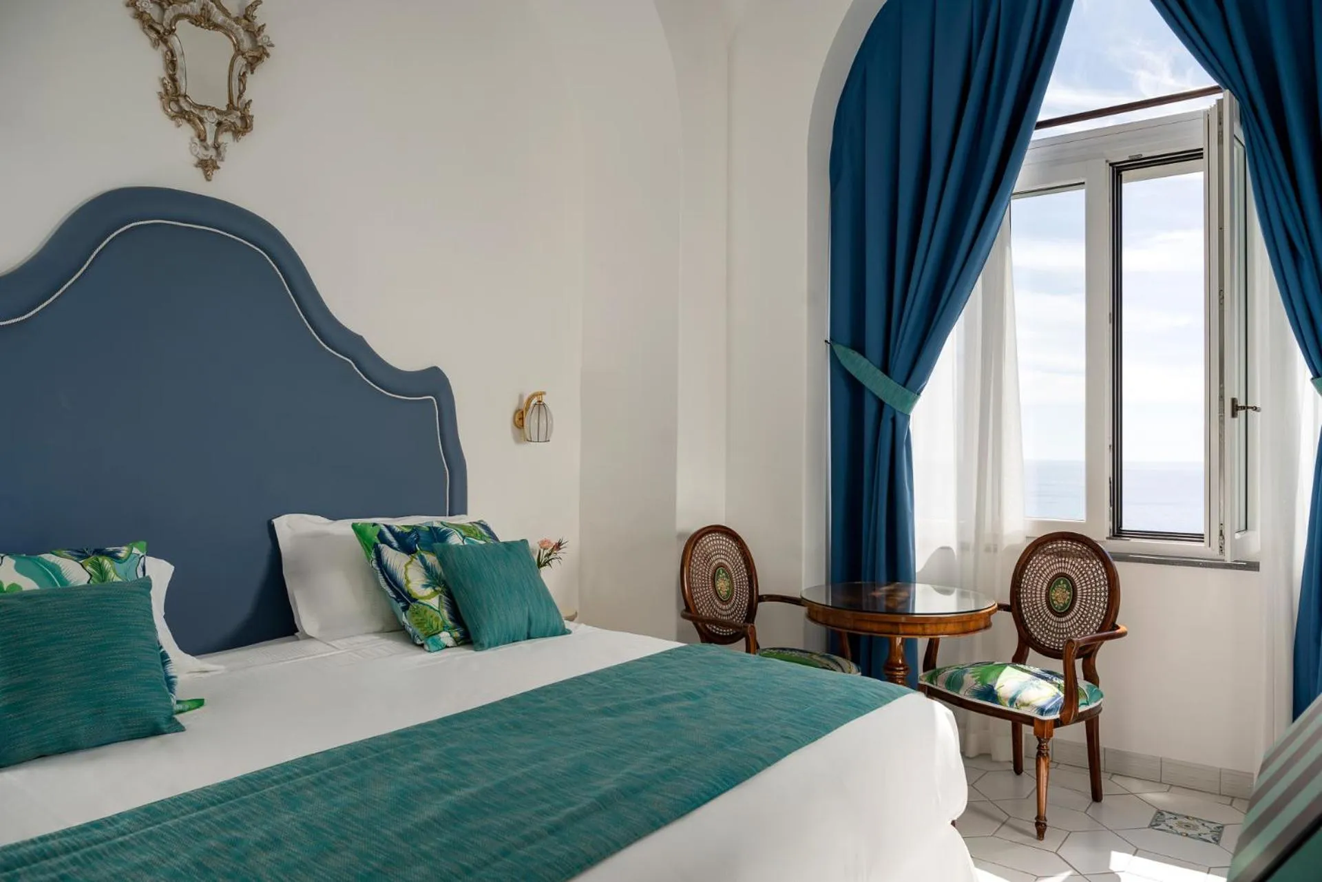 Bedroom, Bed in Hotel Eden Roc