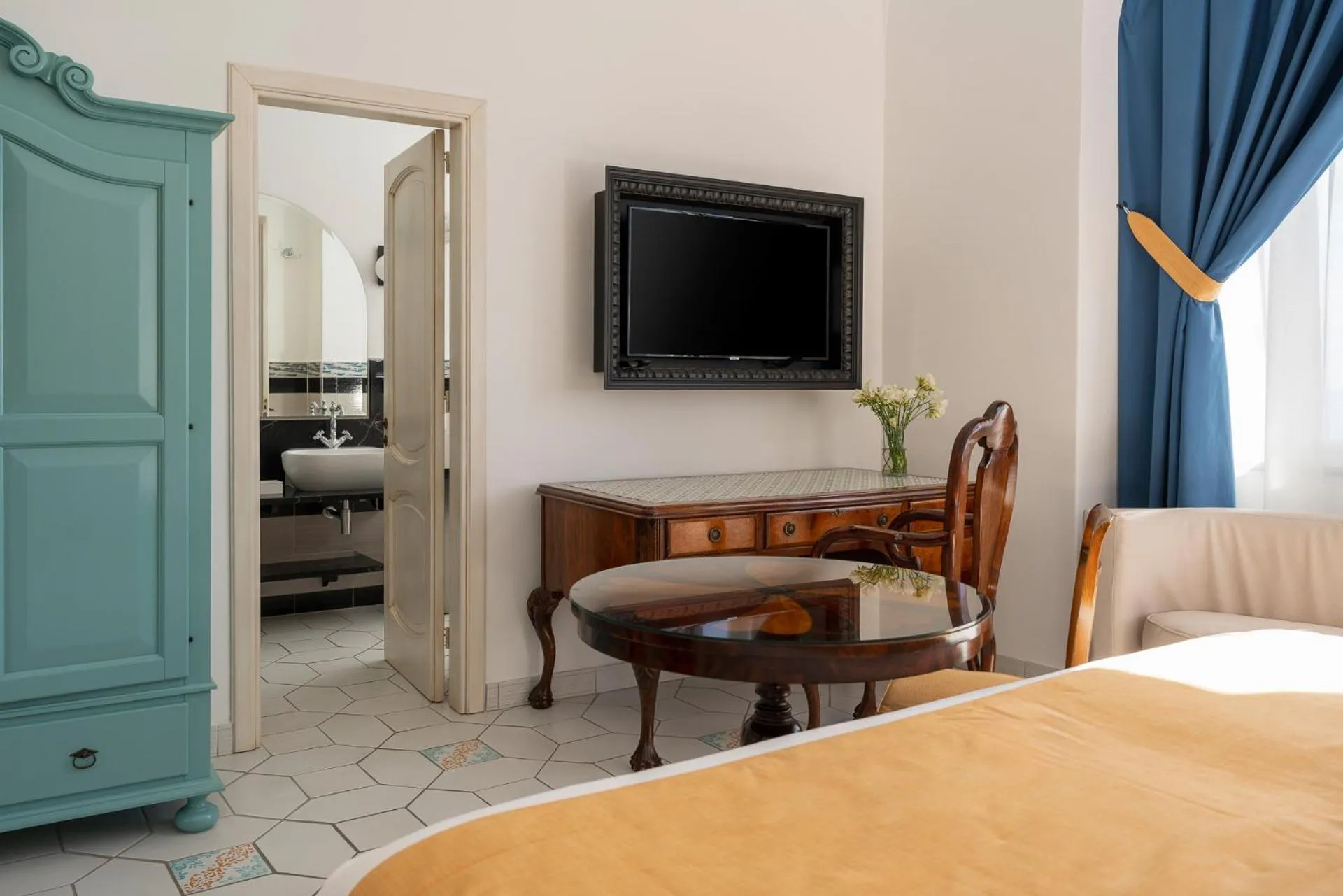 Bedroom, Bed in Hotel Eden Roc