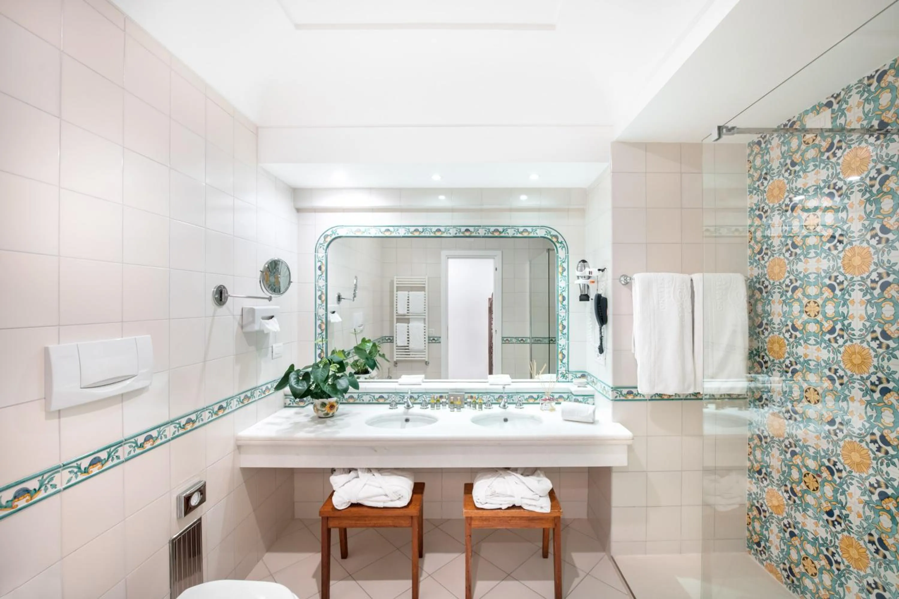 Shower in Hotel Eden Roc