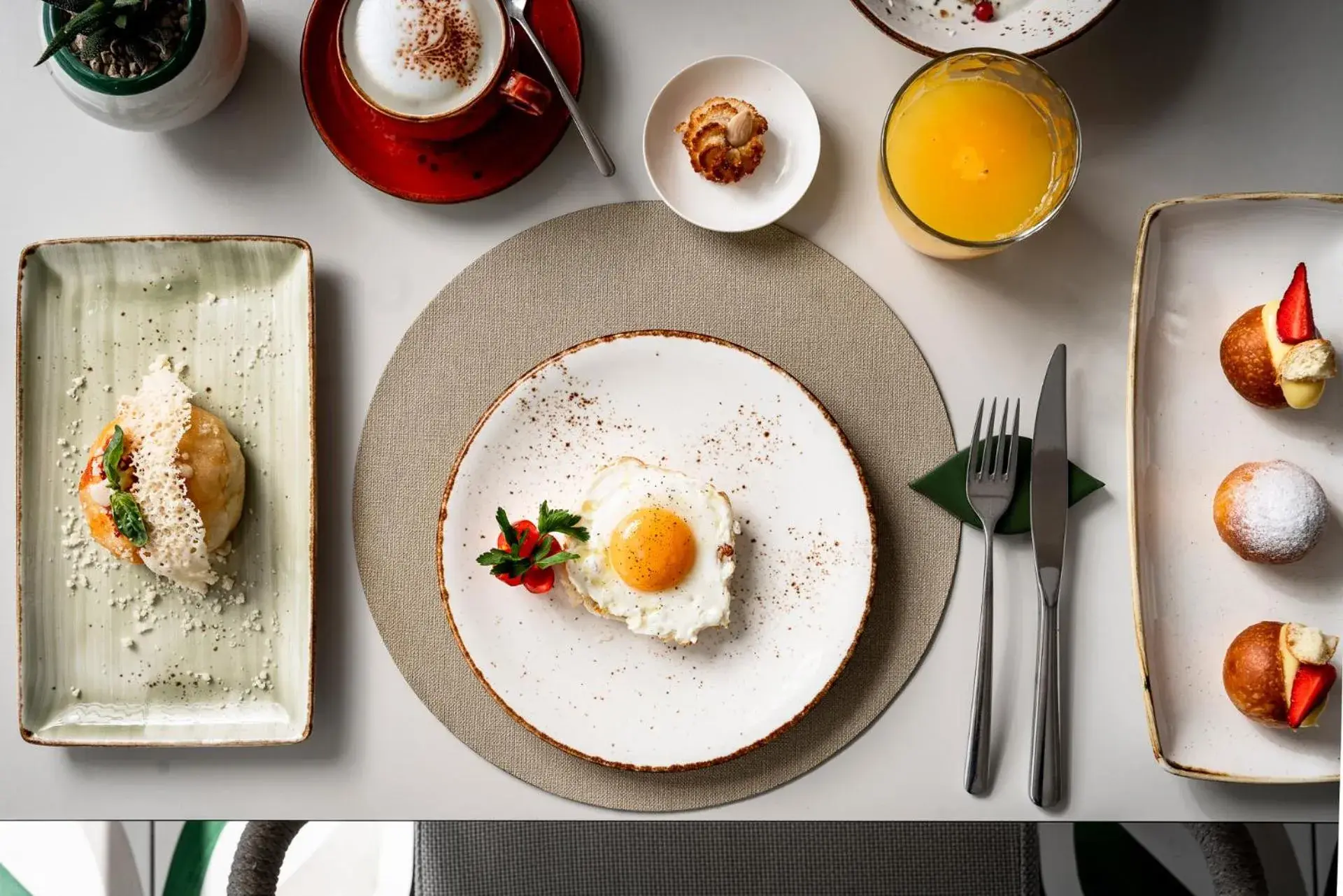 Breakfast in Hotel Eden Roc Breakfast in Hotel Eden Roc