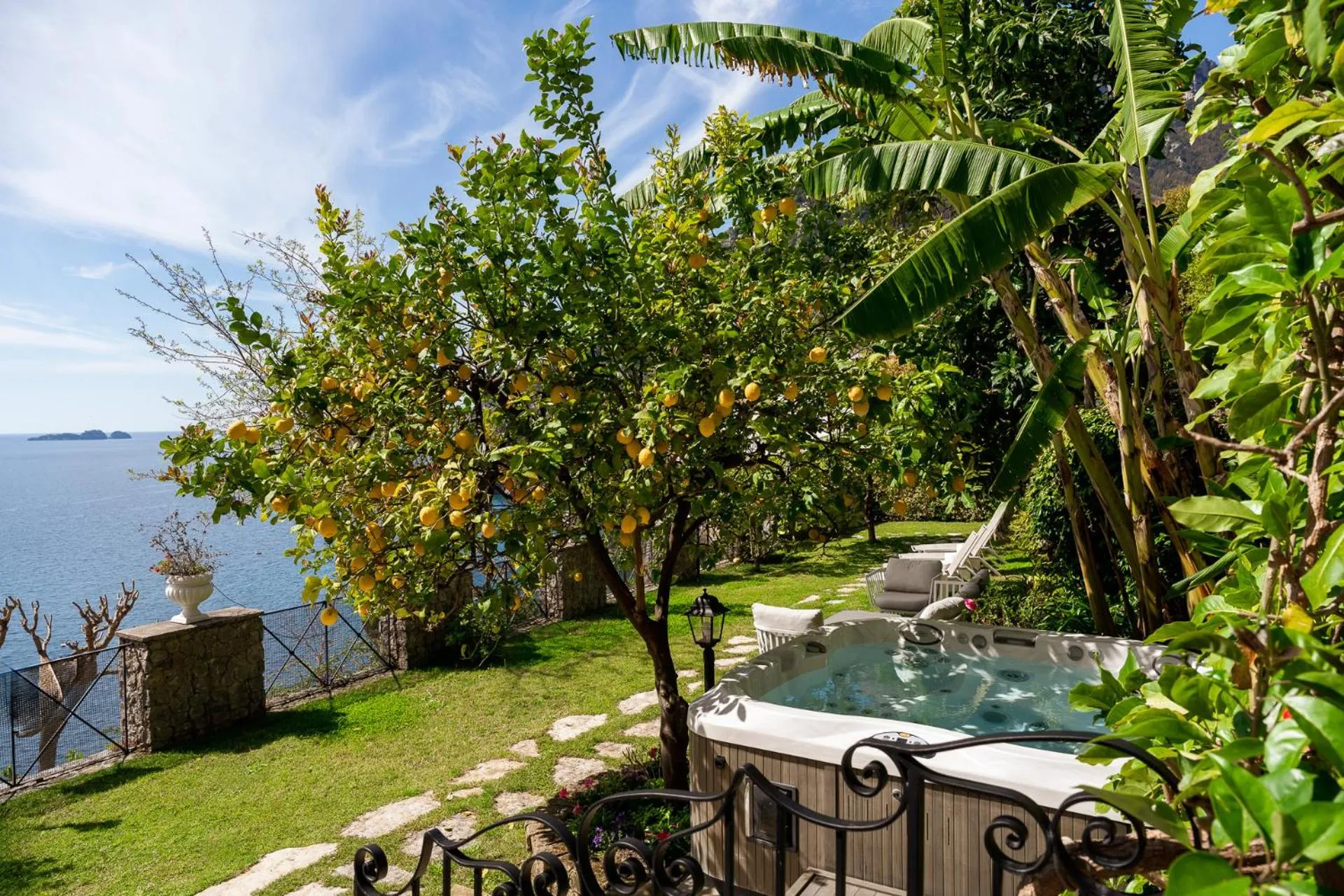 Patio in Hotel Eden Roc