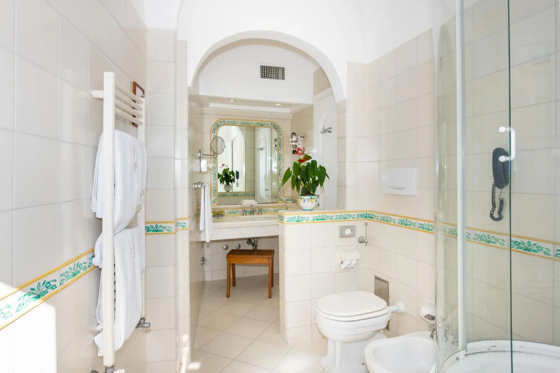 Shower in Hotel Eden Roc