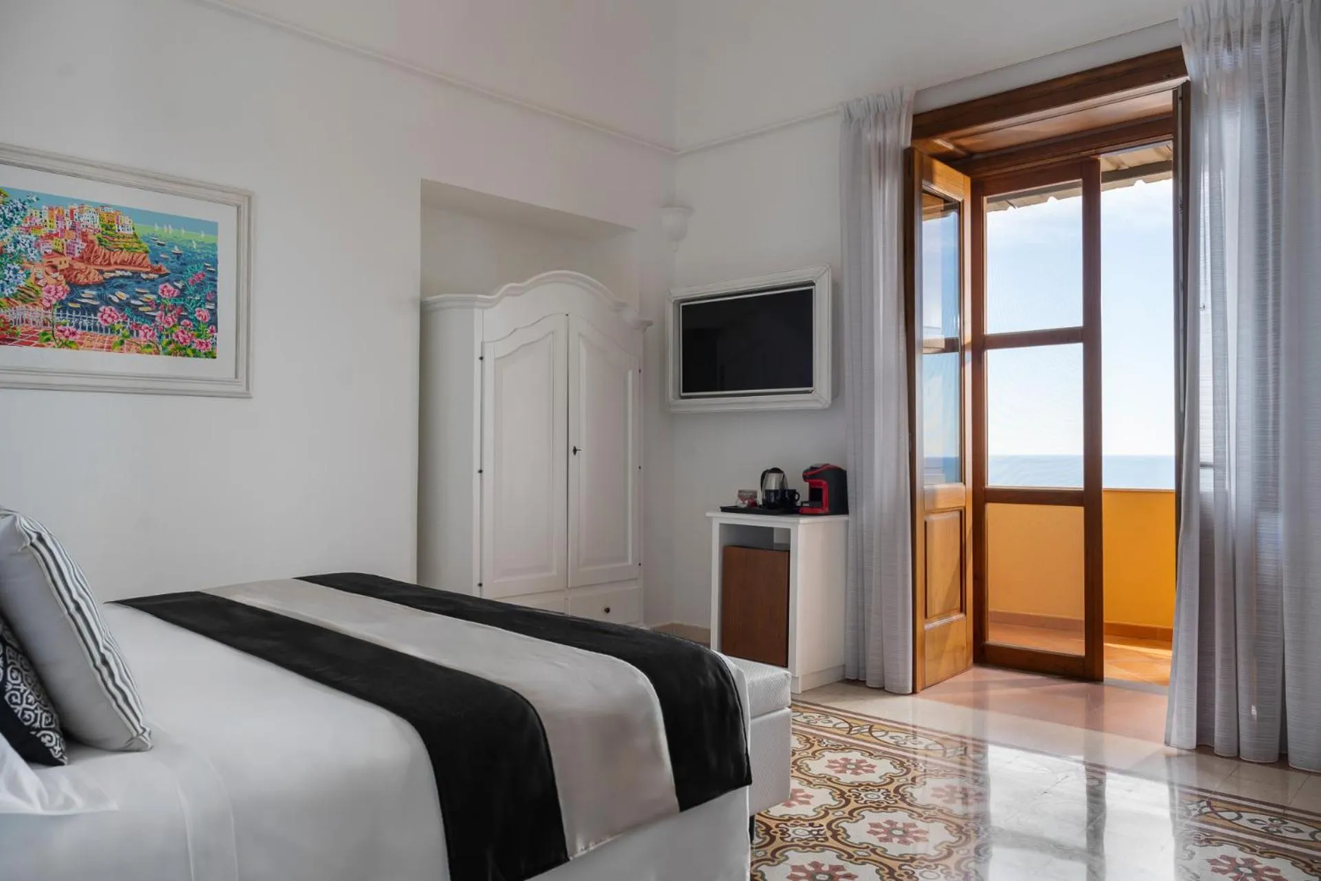 Photo of the whole room, Bed in Hotel Eden Roc