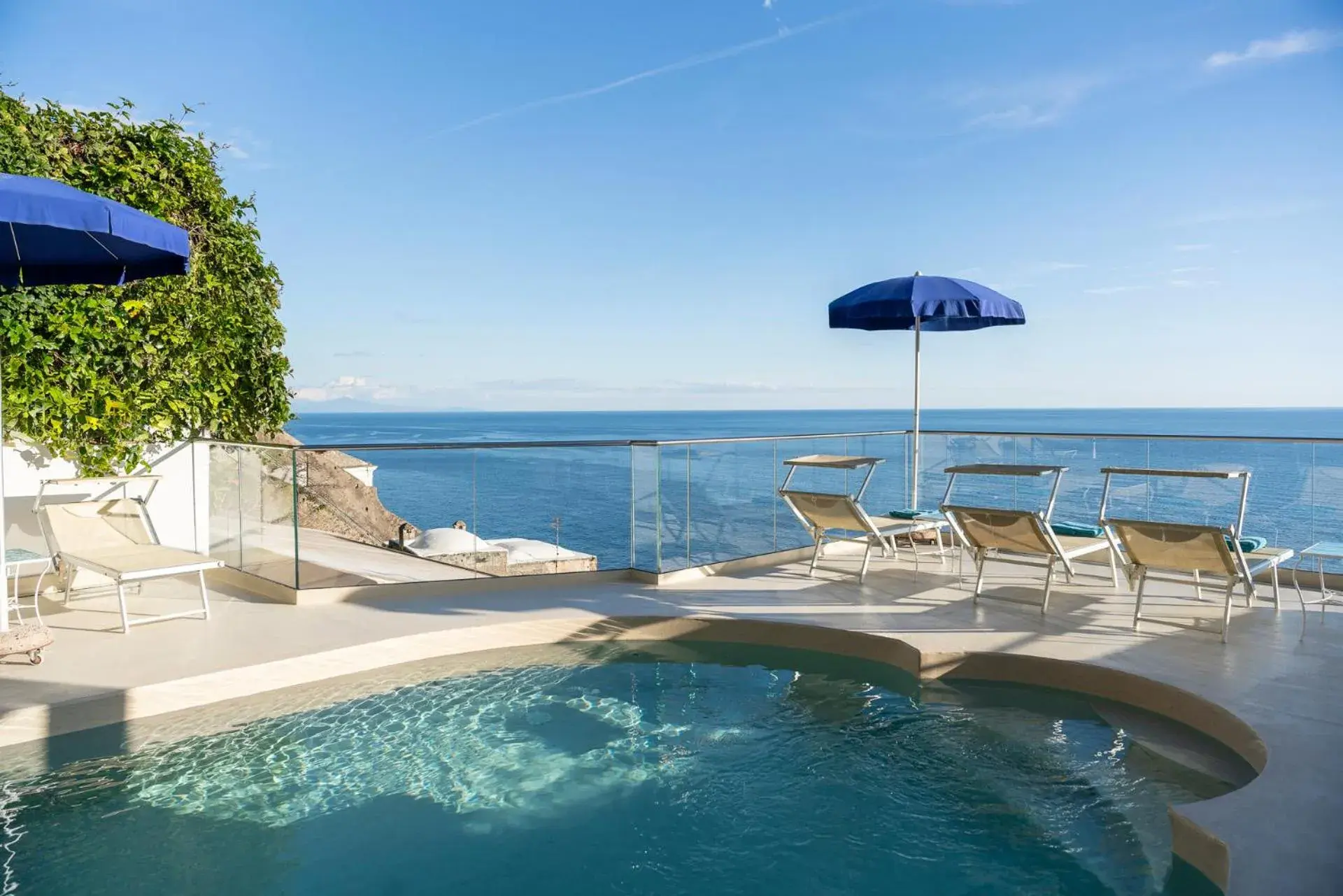 Swimming pool in Hotel Eden Roc Swimming pool in Hotel Eden Roc