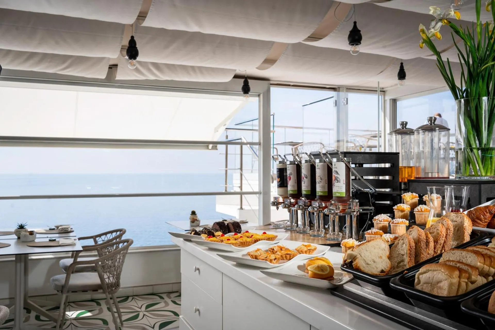 Breakfast in Hotel Eden Roc