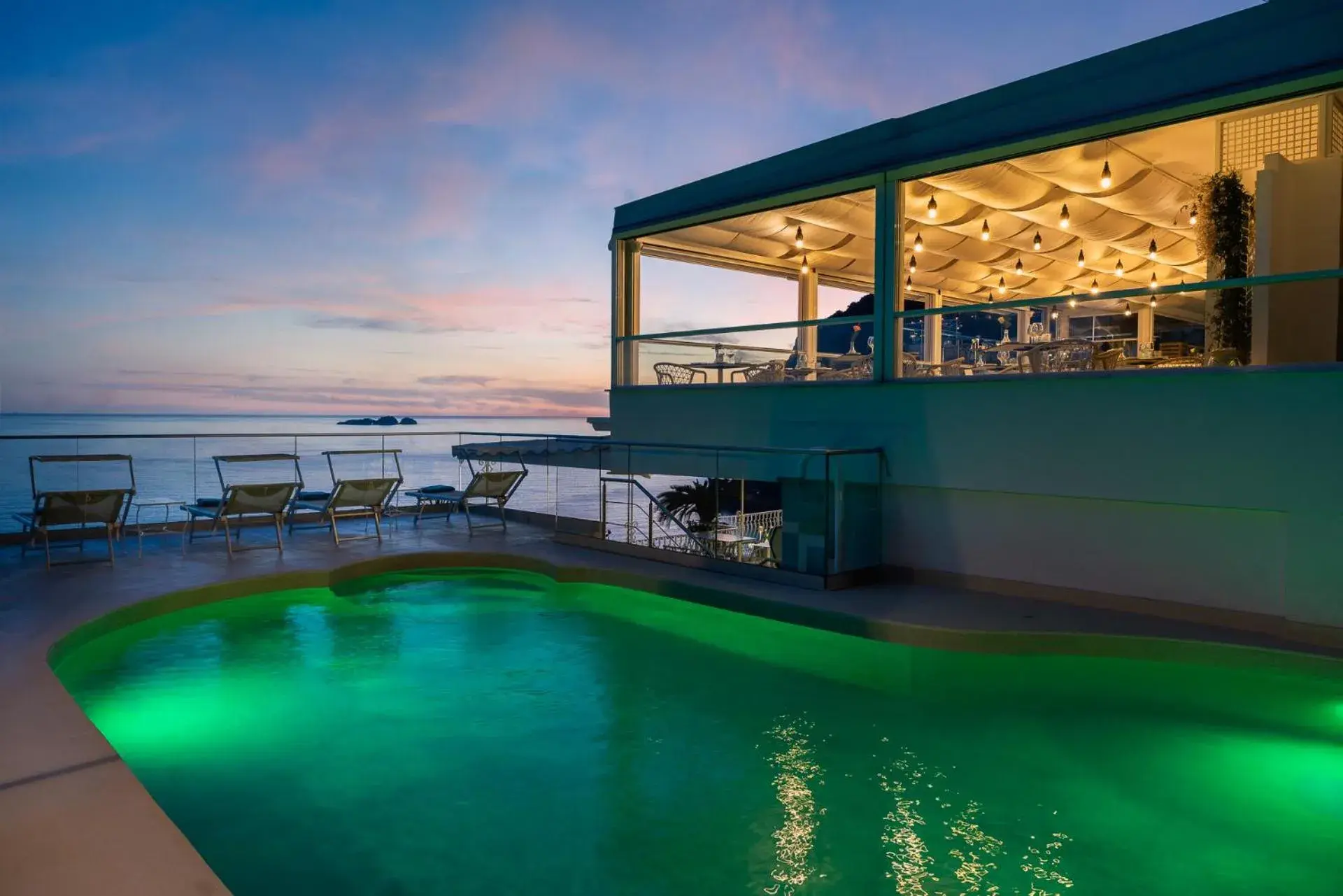 Swimming pool in Hotel Eden Roc Swimming pool in Hotel Eden Roc