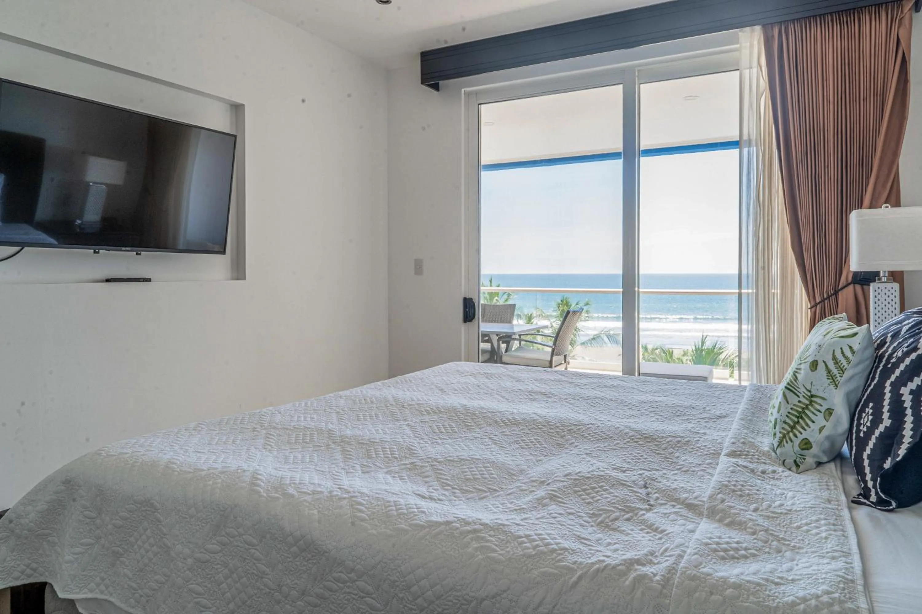 Bed in Breakwater Point 603