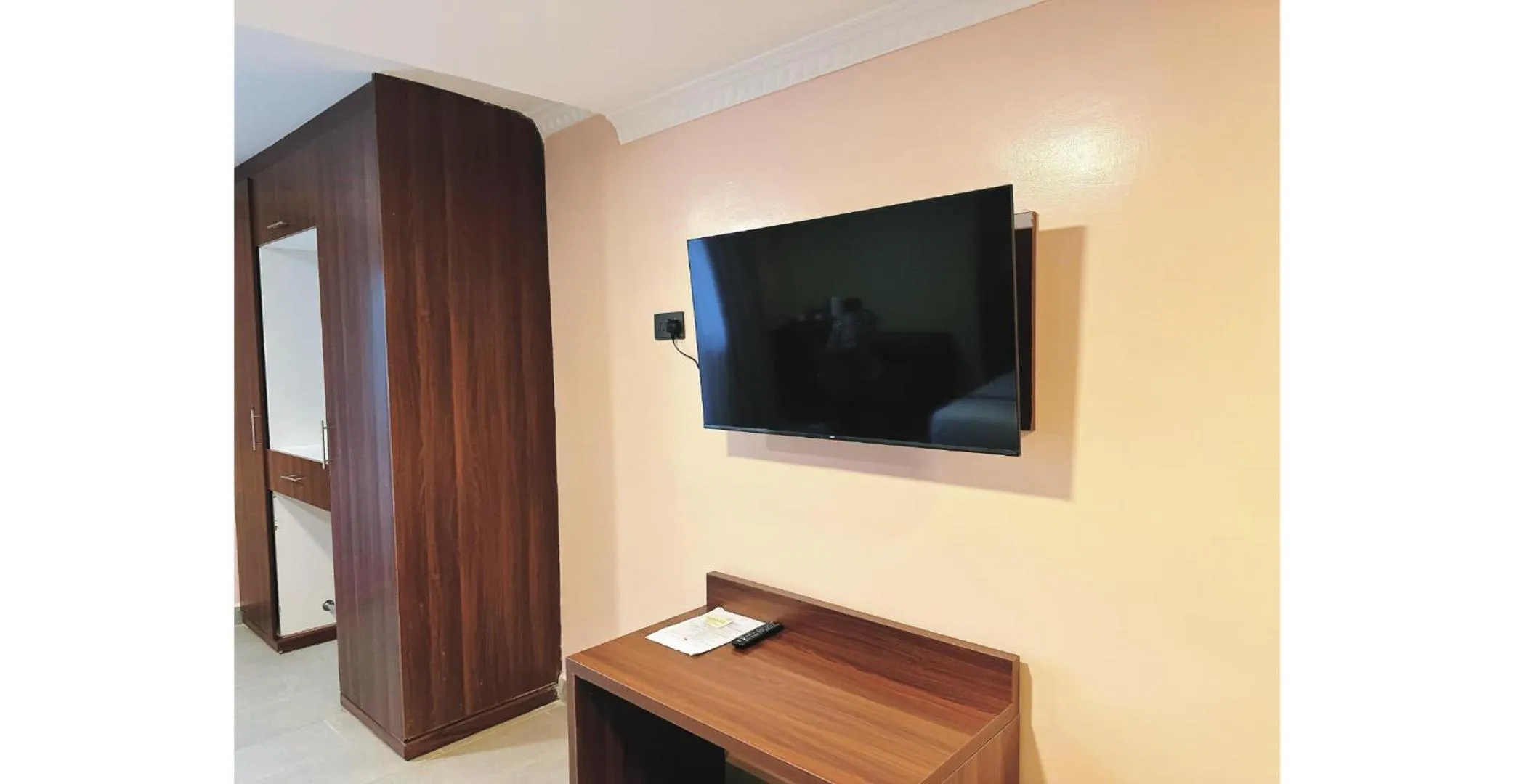TV and multimedia in Karen Plains Hotel Nairobi