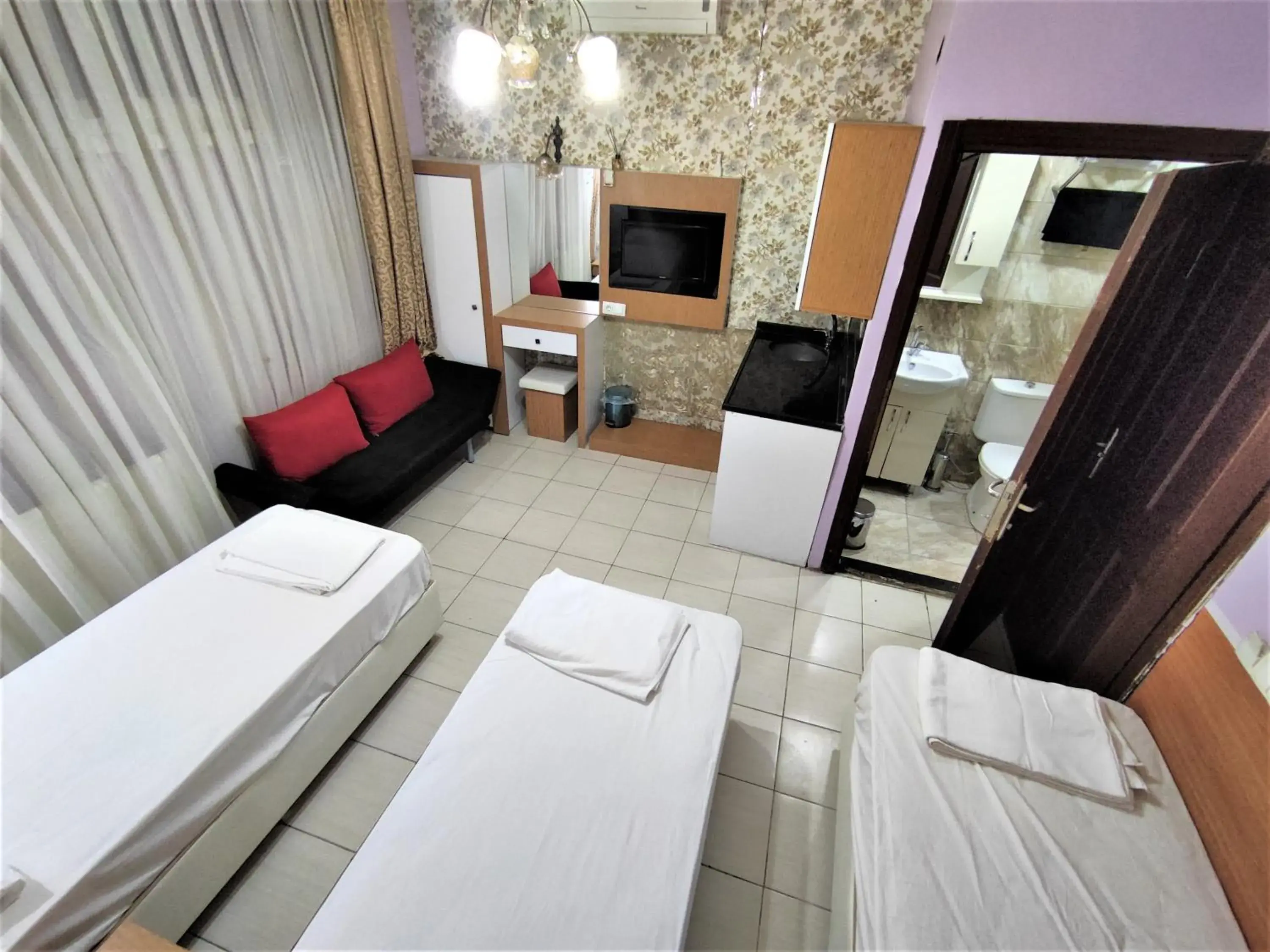 Single Bed in Female Dormitory Room in Grafen Hotel Single Bed in Female Dormitory Room in Grafen Hotel