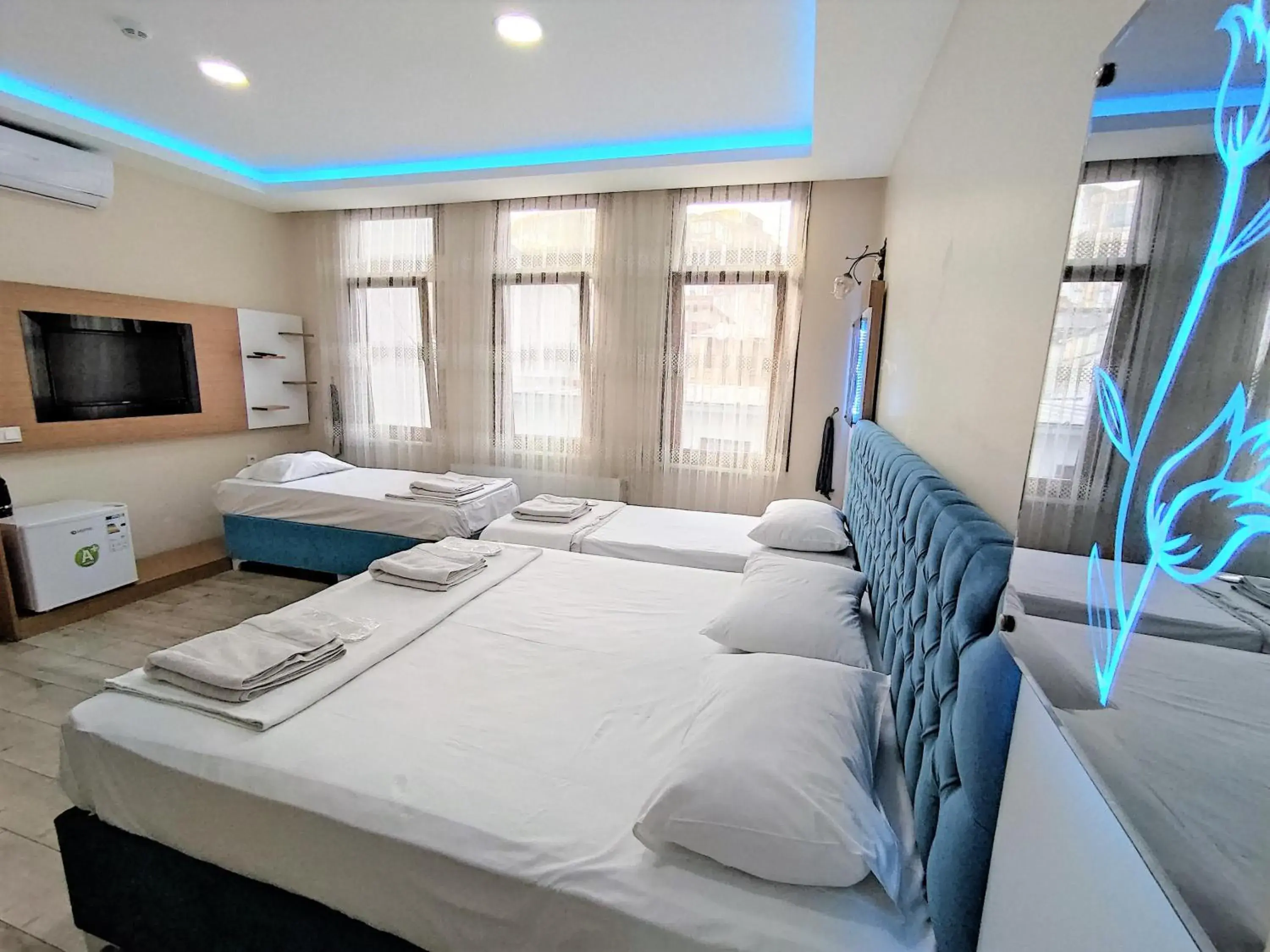 Quadruple Room with Private Bathroom in Grafen Hotel Quadruple Room with Private Bathroom in Grafen Hotel