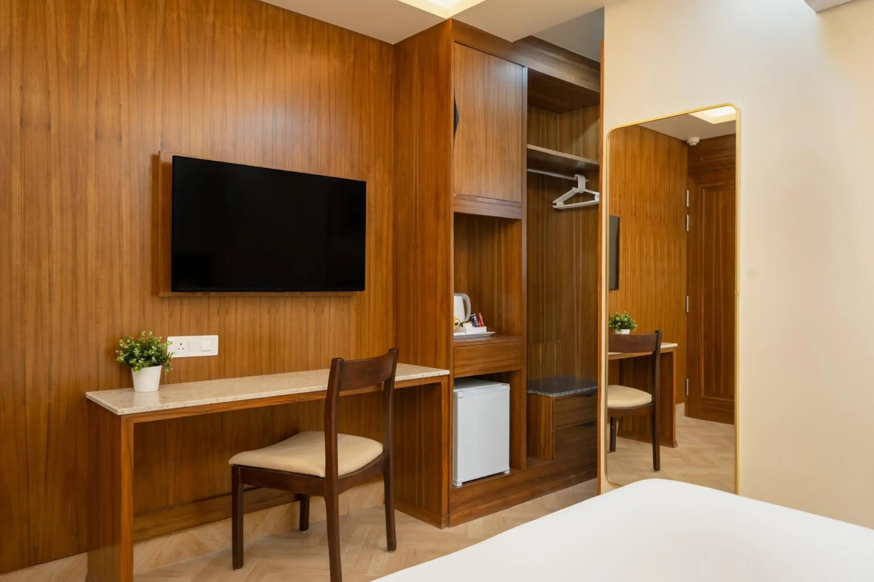 Photo of the whole room, Bed in Bloom Boutique l Sector 45 Gurugram Photo of the whole room, Bed in Bloom Boutique l Sector 45 Gurugram