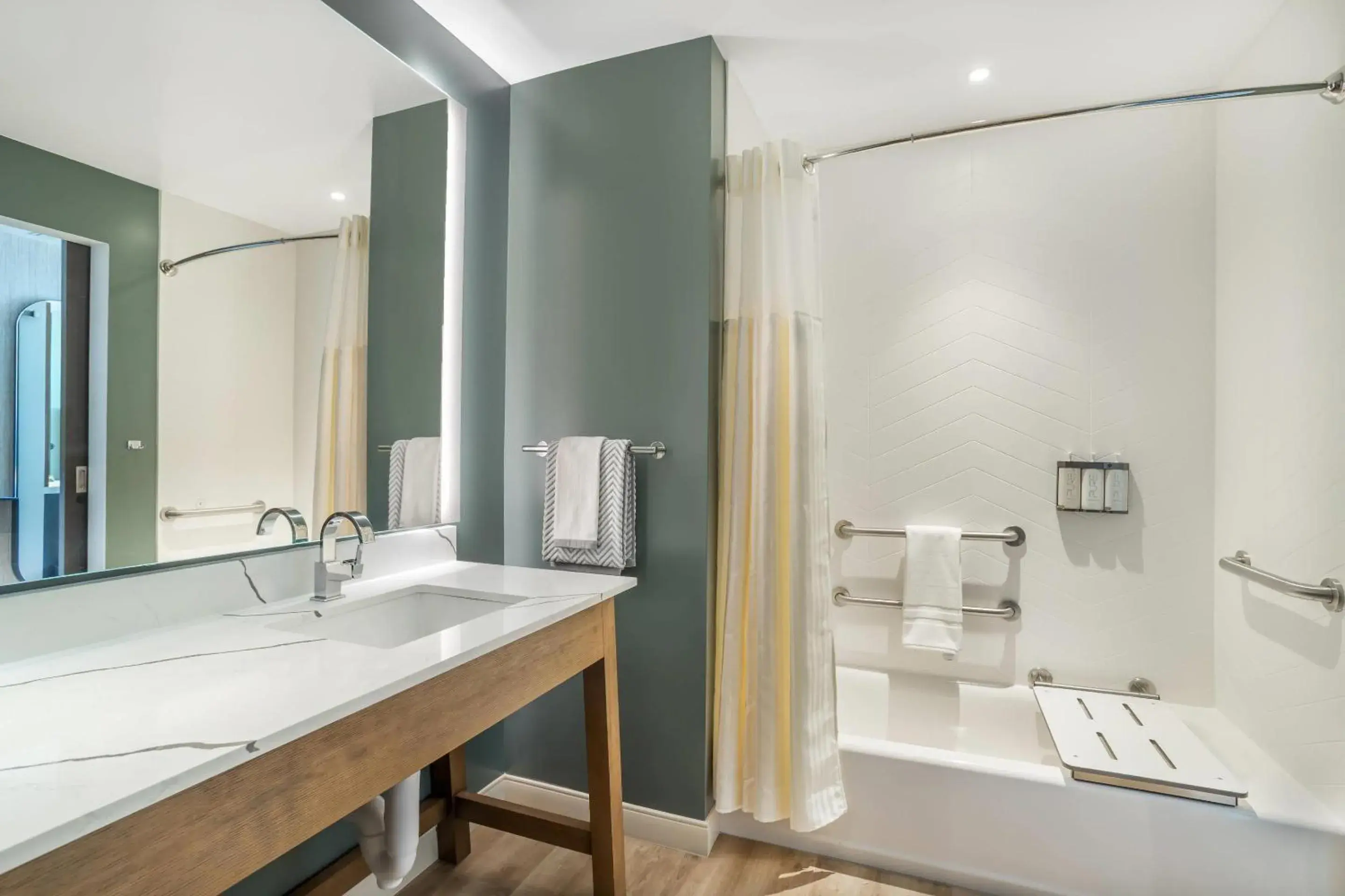 Bedroom in Cambria Hotel Templeton - Paso Robles Bedroom in Cambria Hotel Templeton - Paso Robles