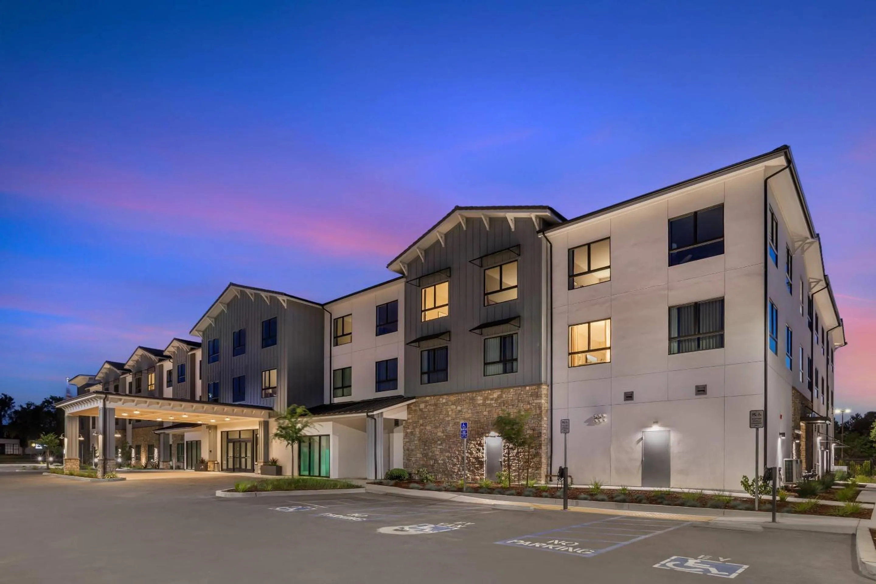 Property building in Cambria Hotel Templeton - Paso Robles