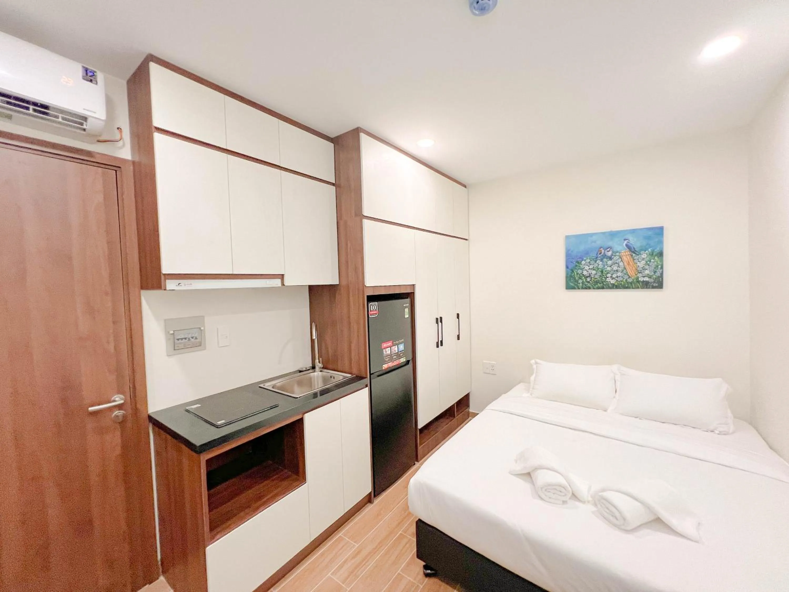 Kitchen or kitchenette, Bed in Heyday apartment
