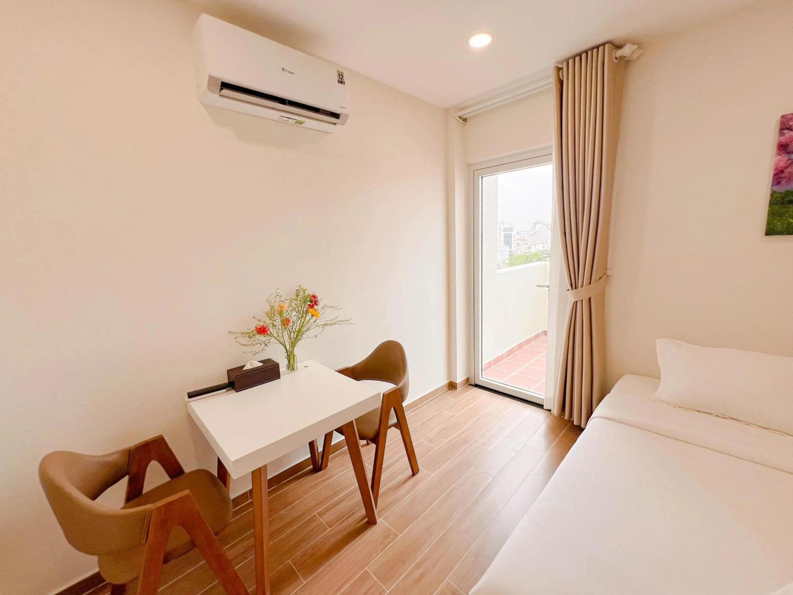 Seating area, Bed in Heyday apartment