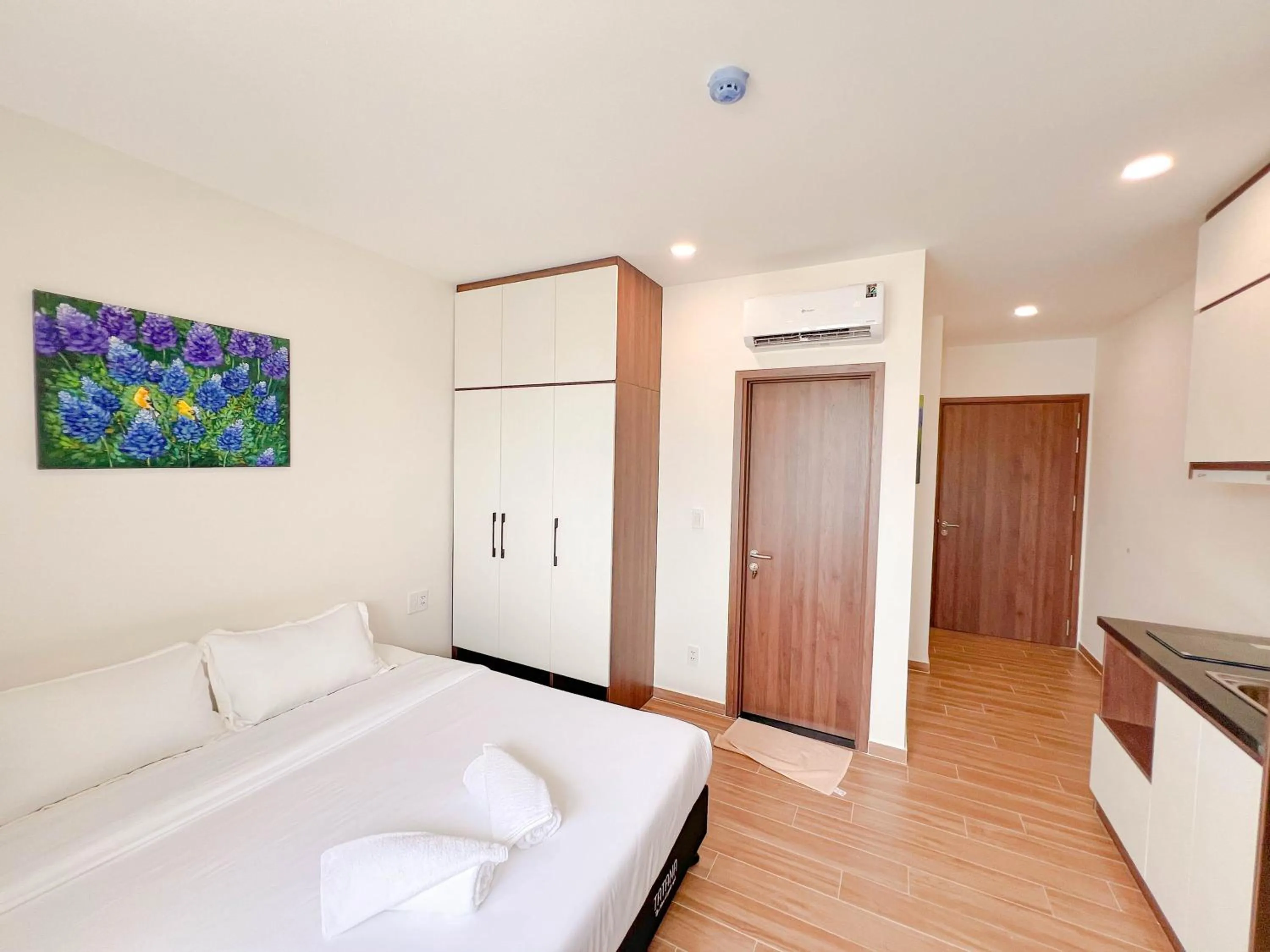 Photo of the whole room, Bed in Heyday apartment