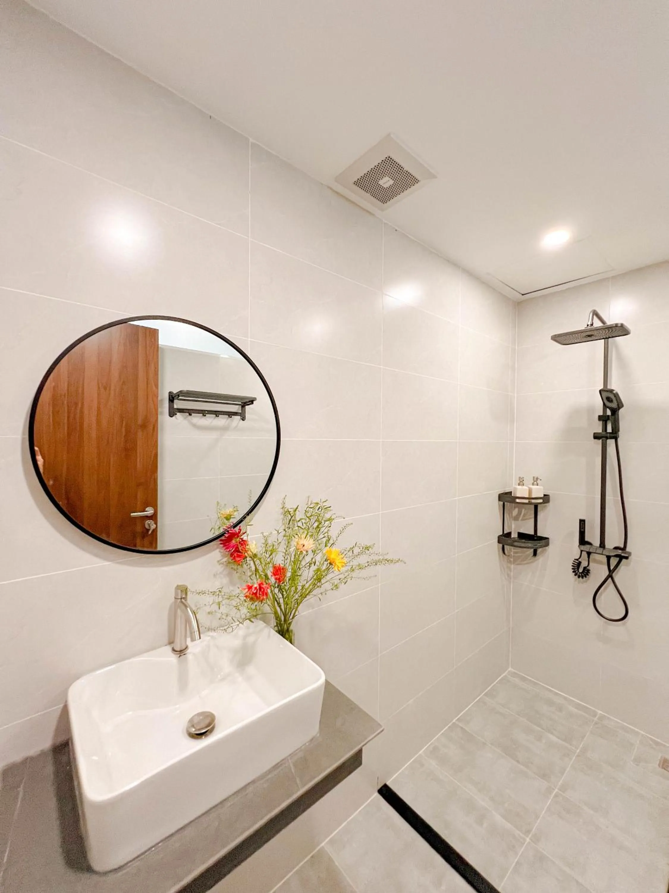 Shower in Heyday apartment